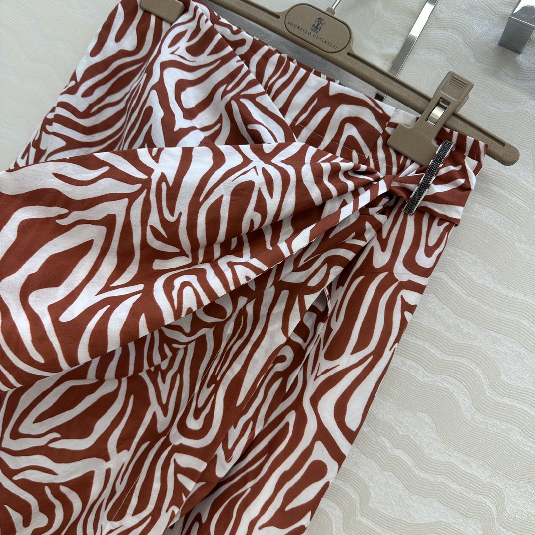 Original Bad-Ass Women’s Suit: Elegant Zebra Pattern with Luxurious Details. - 图片 3