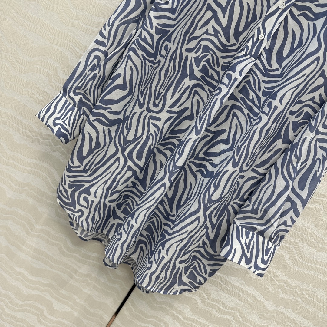 独家首发❤️原单品质，BC老钱风穿搭！白富美必入度假风长衬衫连衣裙多种穿搭。府绸棉撞色领，优雅斑马纹印花