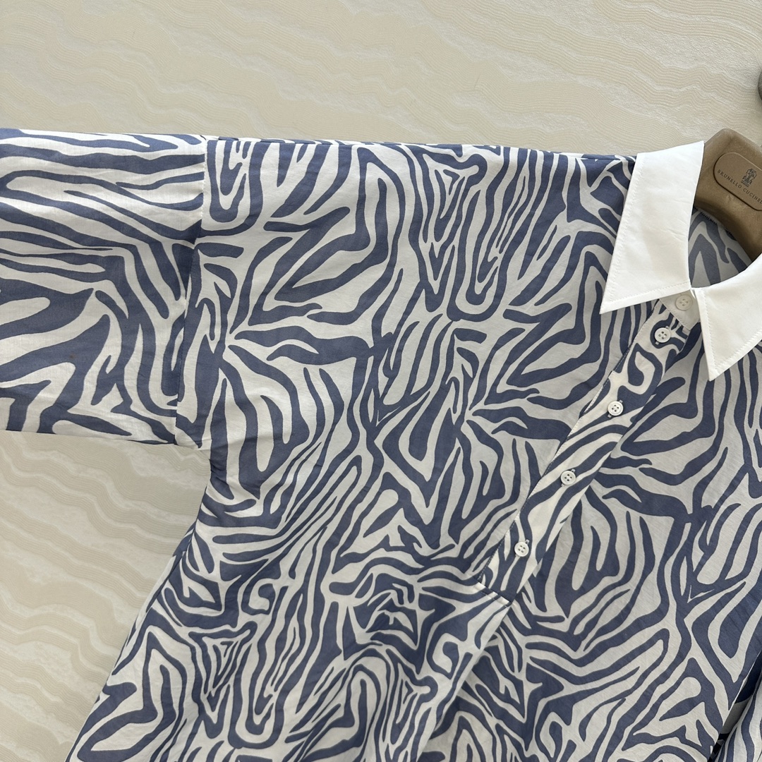 独家首发❤️原单品质，BC老钱风穿搭！白富美必入度假风长衬衫连衣裙多种穿搭。府绸棉撞色领，优雅斑马纹印花