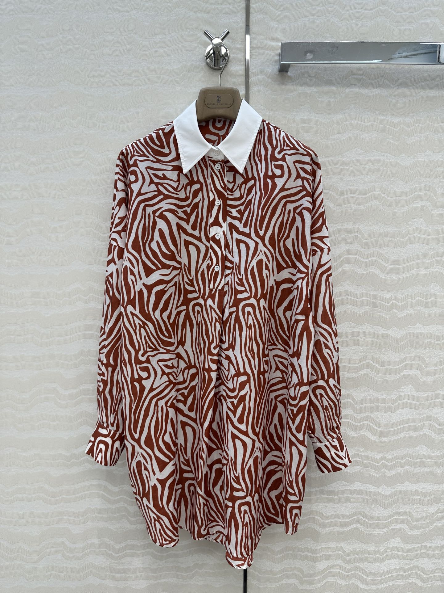 独家首发❤️原单品质，BC老钱风穿搭！白富美必入度假风长衬衫连衣裙多种穿搭。府绸棉撞色领，优雅斑马纹印花