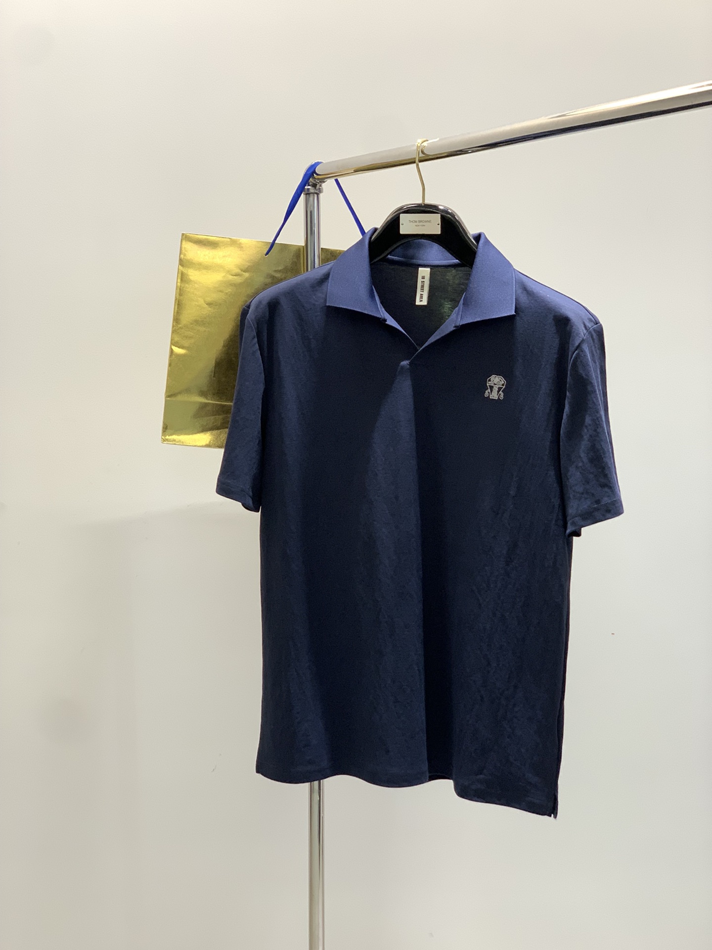 Italian Lions Fashion: Summer 2025 Collection of Unique, High-Grade Clothing with Special Sales - 图片 1