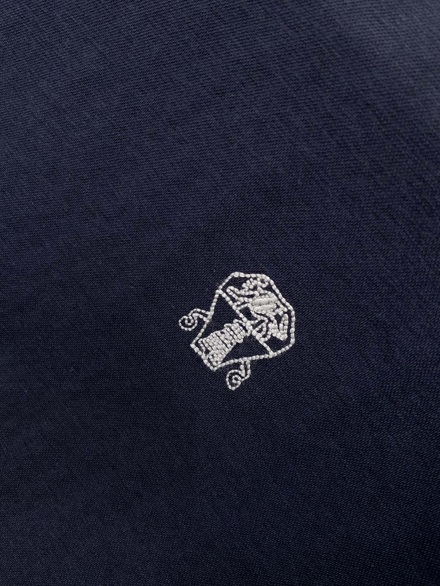 “Summer 2025 Fashion: Italian Lions Clothing Collection with Unique Designs and High-Grade Details” - 图片 6