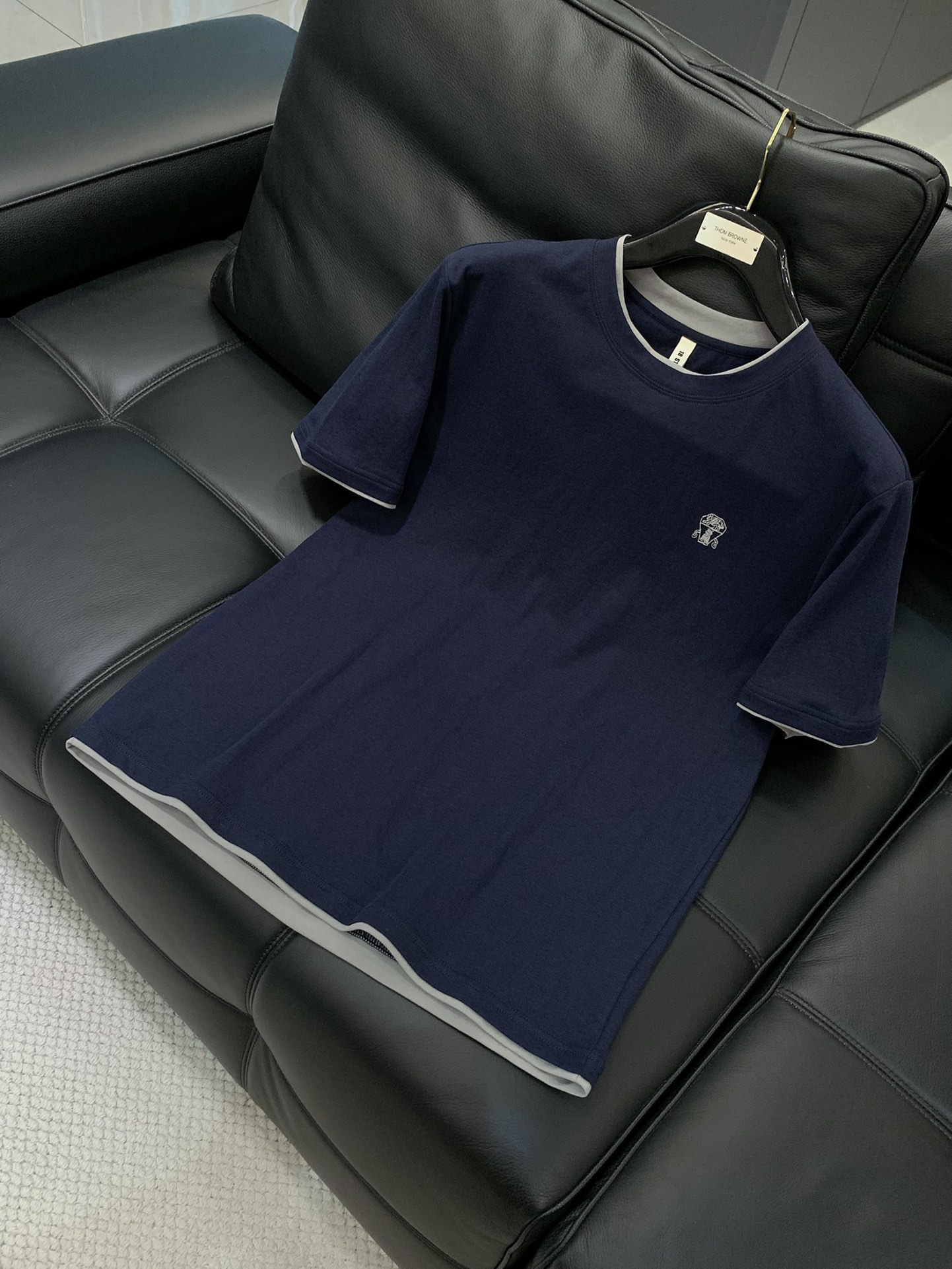 “Summer 2025 Fashion: Italian Lions Clothing Collection with Unique Designs and High-Grade Details” - 图片 3