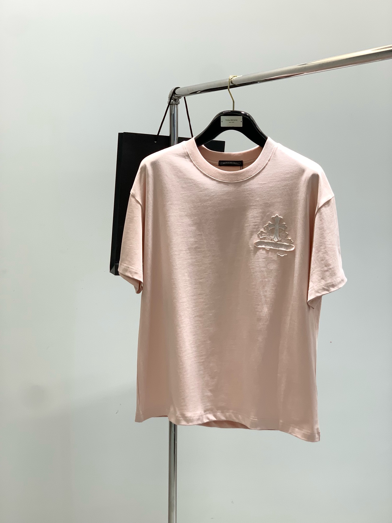 NO:456480,,Chrome Hearts, new summer products, special counters are available at the same time, original singles, fashionable and casual round neck short-sleeved T-shirt, using imported original fabric, top-grade embroidery craft letter pattern logo, unique design, counter appearance, fashionable and handsome upper body, 4 color recommendation, S-XXL, chrome hearts, chrome hearts, T-shirt, tees, t-shirt, alexander wang19860909,Chrome Hearts 克罗心,夏季新品,专柜同步有售,原单狠货,时尚休闲圆领短袖T恤,采用进口原版面料,顶级刺绣工艺字母图案logo,独特设计,专柜卖相,上身时尚帅气,4色推荐,码数S-XXL,,chrome hearts,chrome hearts,T-shirt,tees，t-shirt,alexander wang,Men's clothing