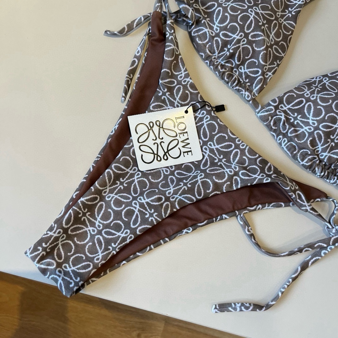  🆕
罗意威LOEWE新款比基尼泳衣👙❤️😍🥰适合多种场景的游泳衣🏊‍♀️海边 游泳池 温泉 水上乐园 