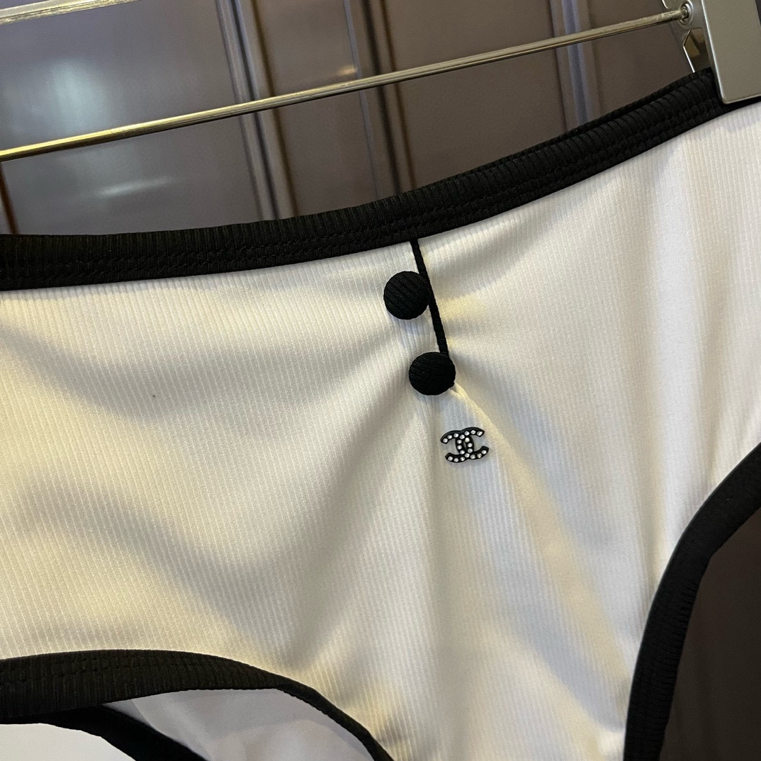  🆕

Chanel香奈儿高端弹力泳衣比基尼👙，分体泳衣，度假风，S M L XL