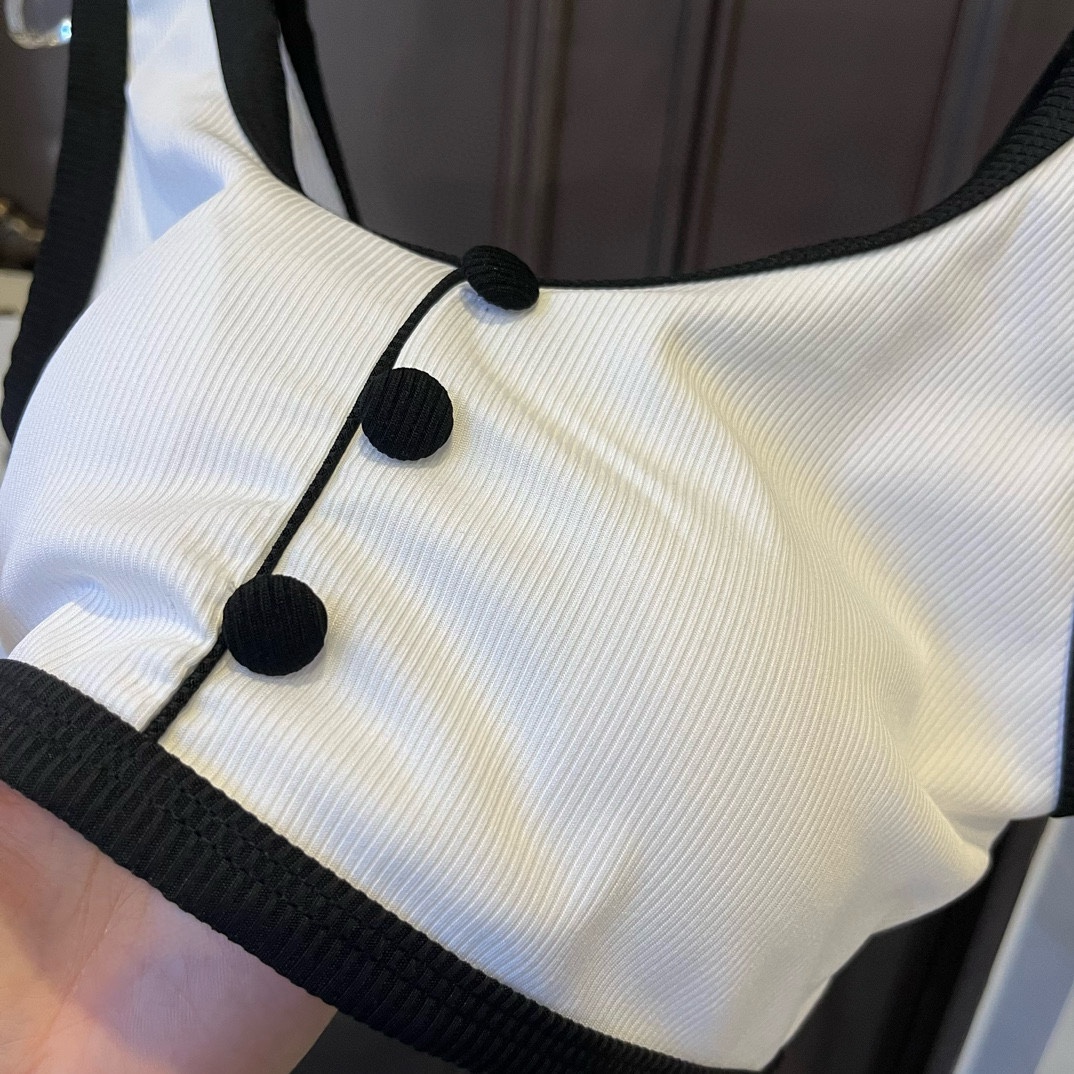  🆕

Chanel香奈儿高端弹力泳衣比基尼👙，分体泳衣，度假风，S M L XL