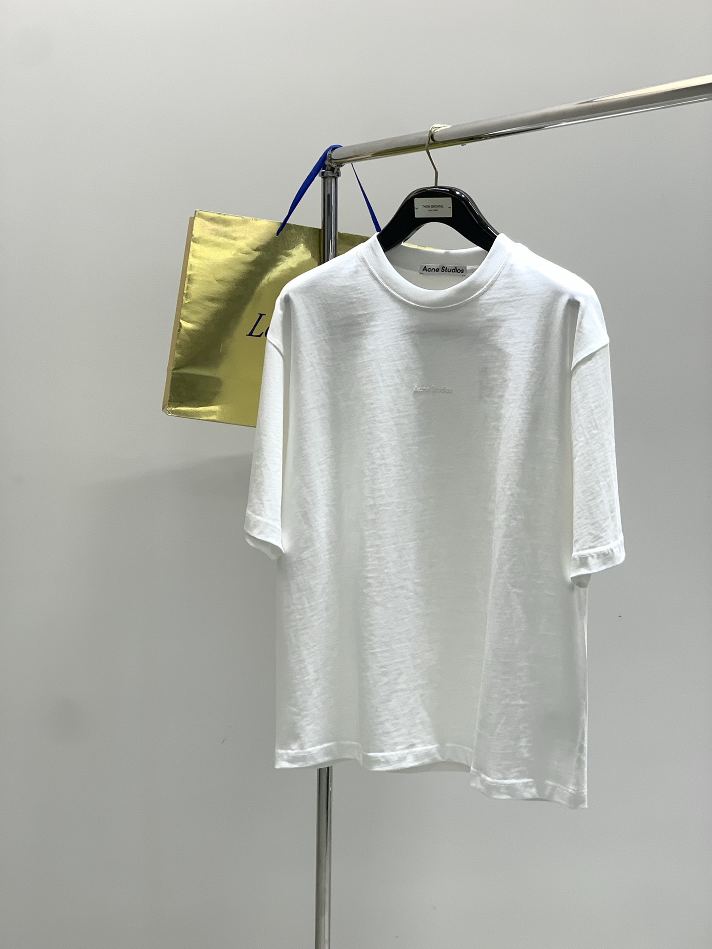 NO:458348,, ACNE counter classic loose short sleeves material pure cotton Size S-2XL S bust 106 long 72 shoulders 51 sleeves 26 M bust 110 long 73 shoulders 52 sleeves 27 L bust 114 long 74 shoulders 53 sleeves 28 XL bust 118 long 75 shoulders 54 sleeves 29 2XL bust 122 long 76 shoulders 55 sleeves 30, acne studios, T-shirt, alexander wang19860909,ACNE专柜经典偏宽松短袖 材质 纯棉 尺码S-2XL S胸围106衣长72肩51袖长26 M胸围110衣长73肩52袖长27 L胸围114衣长74肩53袖长28 XL胸围118衣长75肩54袖长29 2XL胸围122衣长76肩55袖长30,,acne studios,T-shirt,alexander wang,Men's clothing