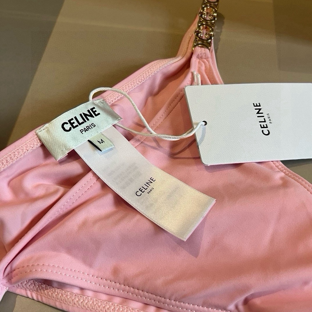 。
Celine赛琳新款比基尼， S M L XL。细节待更新