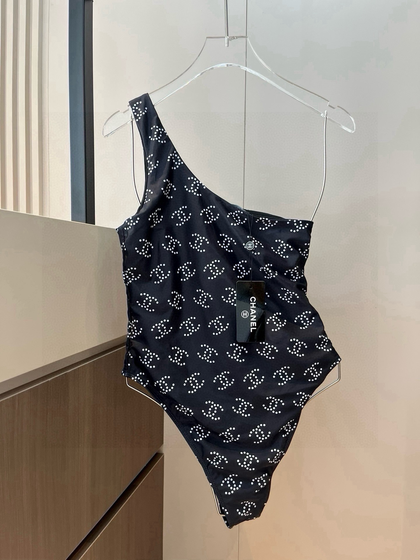  🆕
Chanel 香奈儿连体泳衣 😍🥰适合多种场景的游泳衣🏊‍♀️海边 游泳池 温泉 水上乐园 漂流都