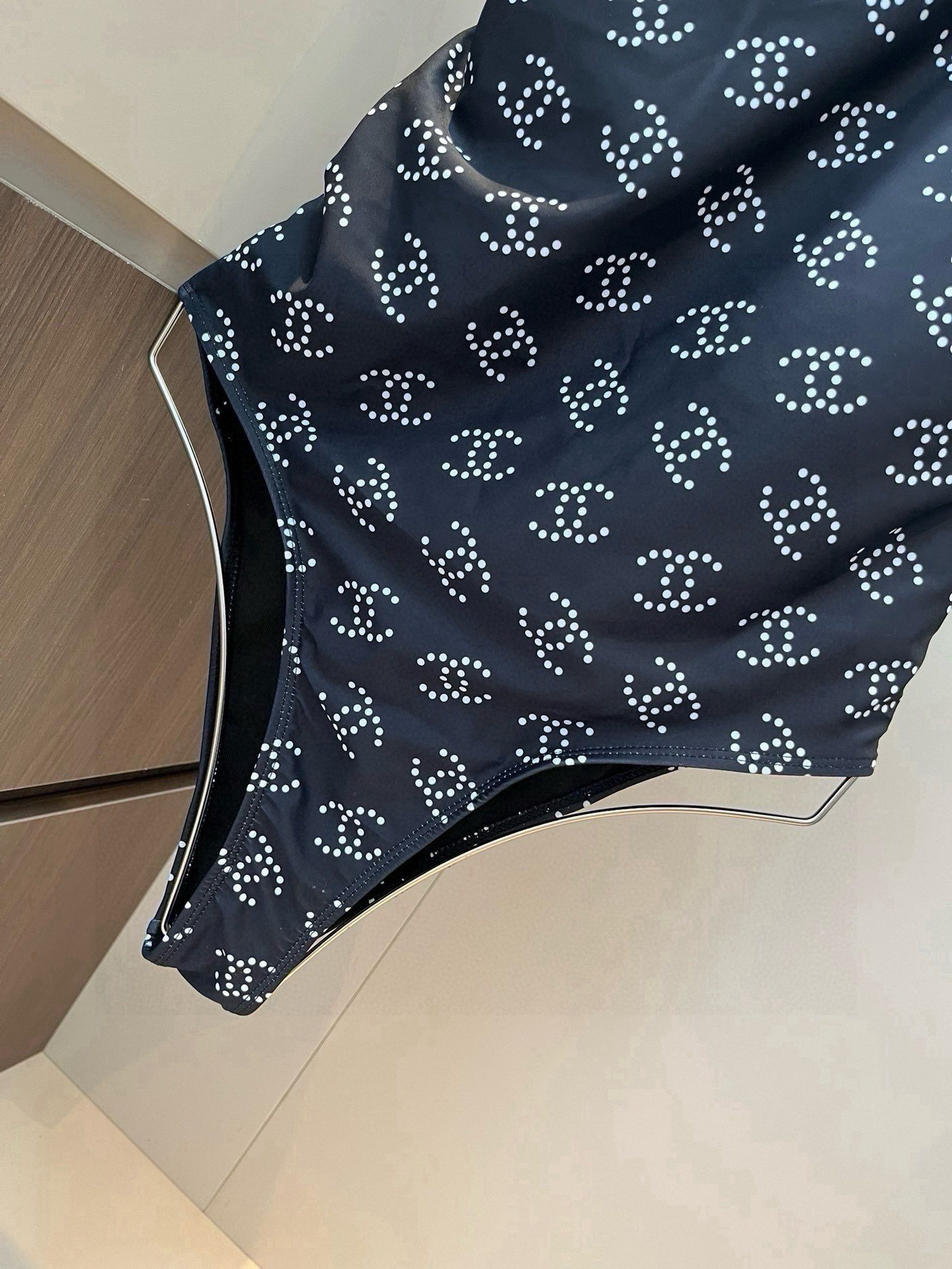  🆕
Chanel 香奈儿连体泳衣 😍🥰适合多种场景的游泳衣🏊‍♀️海边 游泳池 温泉 水上乐园 漂流都