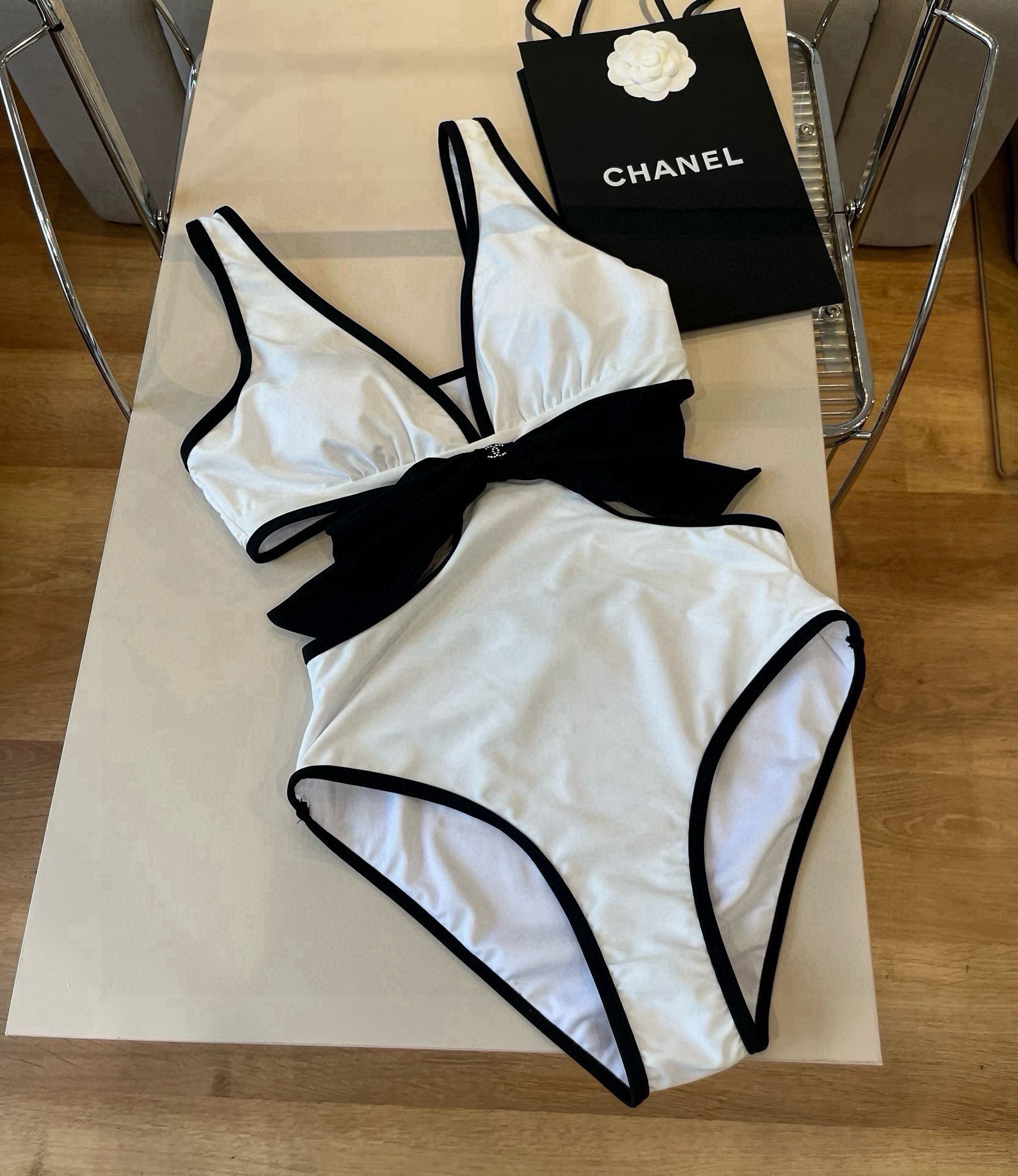  🆕
Chanel香奈儿❤️😍🥰适合多种场景的游泳衣🏊‍♀️海边 游泳池 温泉 水上乐园 漂流都可以😌内