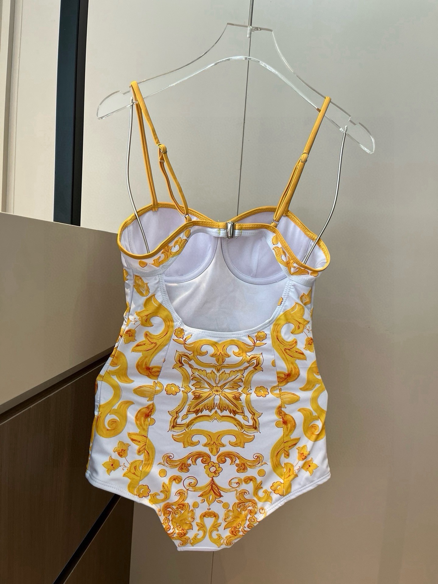  🆕
D&G连体带钢圈泳衣👙❤️😍🥰适合多种场景的游泳衣🏊‍♀️海边 游泳池 温泉 水上乐园 漂流都可以