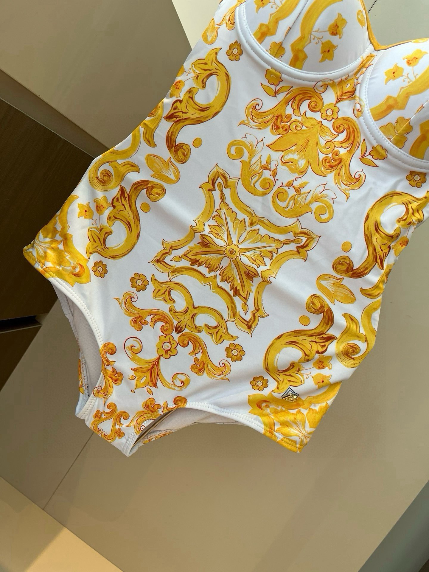  🆕
D&G连体带钢圈泳衣👙❤️😍🥰适合多种场景的游泳衣🏊‍♀️海边 游泳池 温泉 水上乐园 漂流都可以