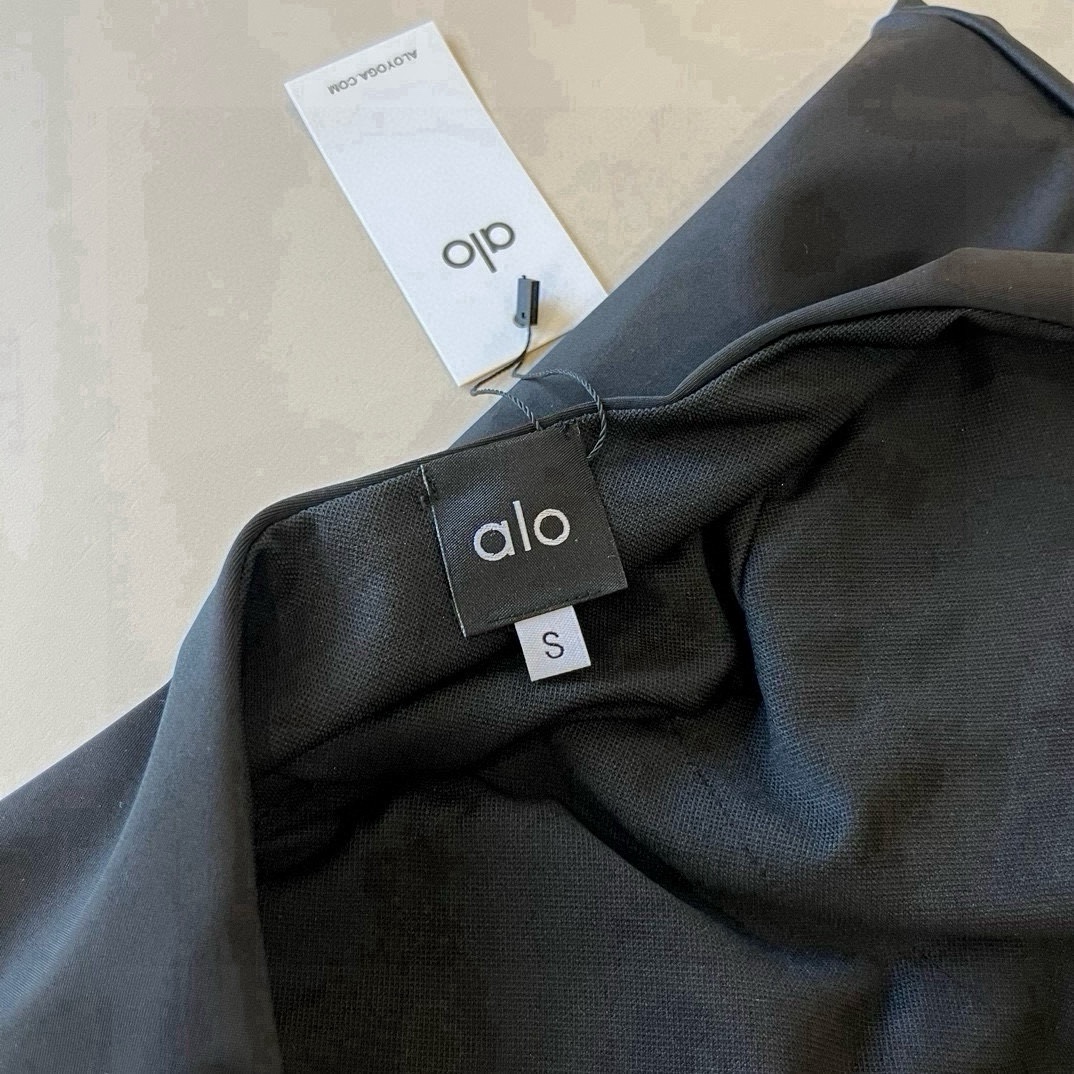  🆕
alo连体泳衣 😍🥰适合多种场景的游泳衣🏊‍♀️海边 游泳池 温泉 水上乐园 漂流都可以😌内搭也完