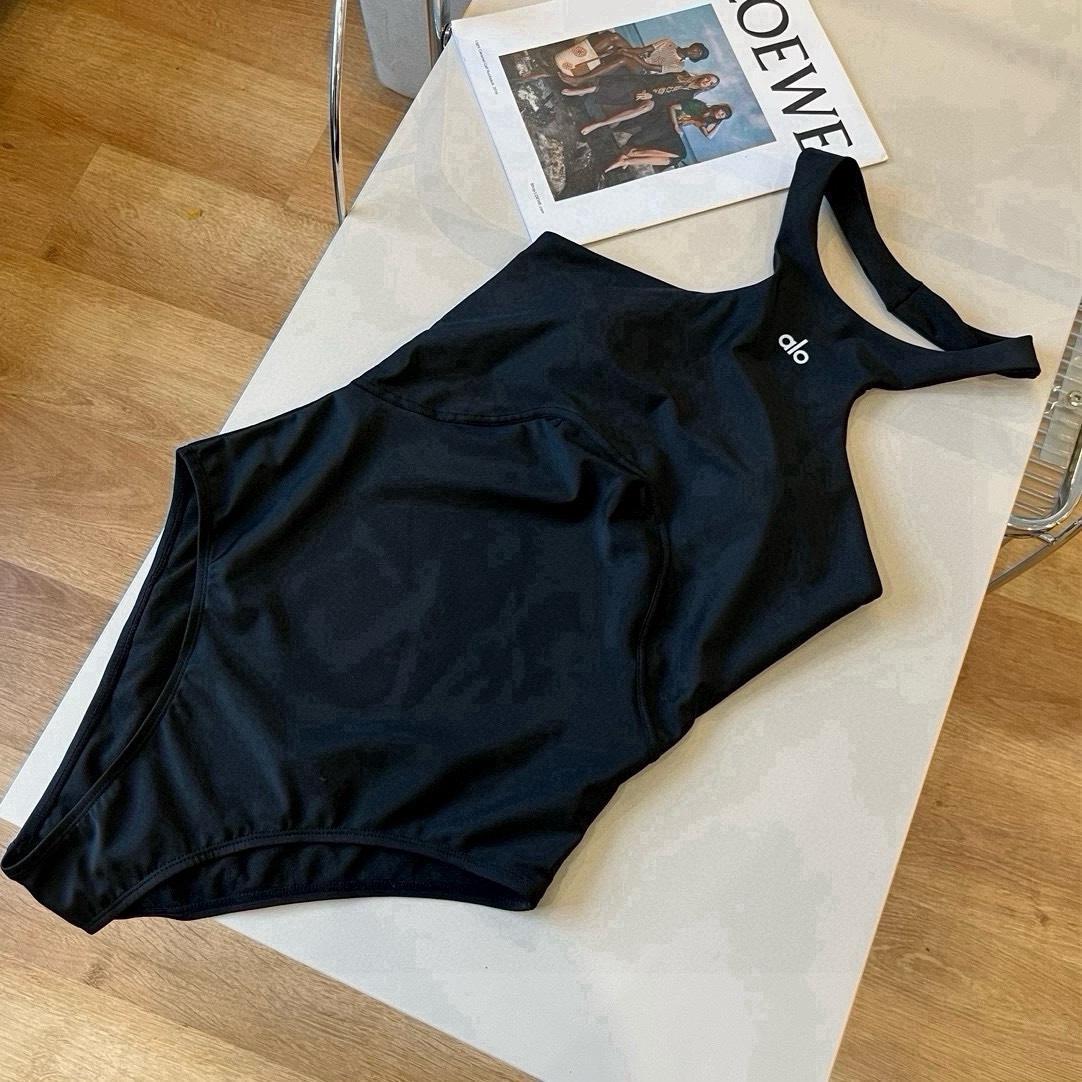  🆕
alo连体泳衣 😍🥰适合多种场景的游泳衣🏊‍♀️海边 游泳池 温泉 水上乐园 漂流都可以😌内搭也完