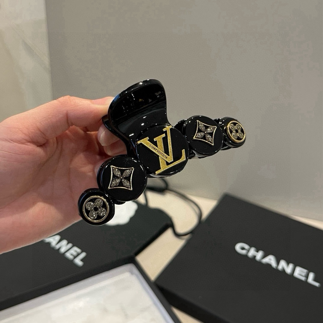 🆕

lv路易威登发夹