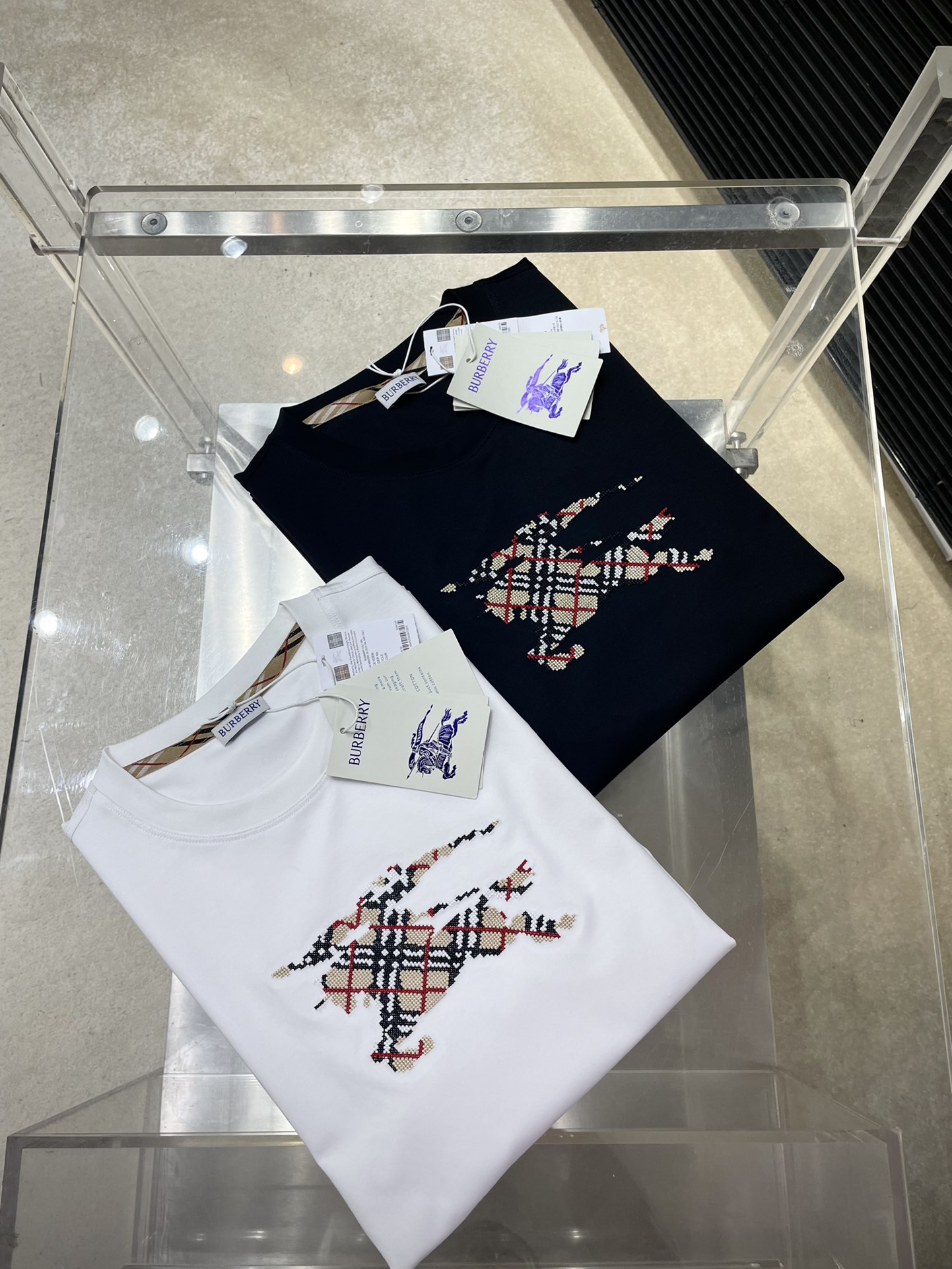  ♠️ Burberry-（巴宝莉）系列 VIP高级定制 2025新款短袖  百搭款式 任何人都可以轻松