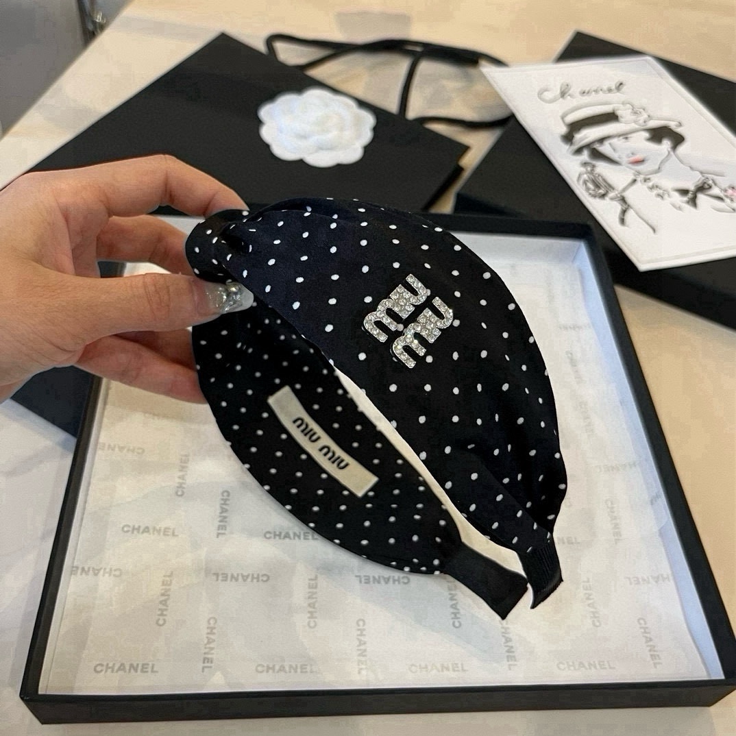 🆕

miumiu缪缪新款发箍
