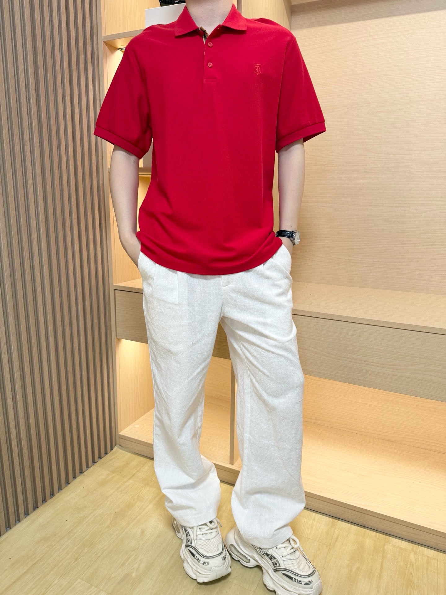 NO:457863,Burberry-2025 latest hot Polo, hot-selling items in Europe and the United States!  Selected Italian imported fine cotton fabrics with simple and elegant designs, the big B logo on the chest highlights the charm, and the upper body effect can be seen. S-XXL (model 180/wear M, with Hong Kong Lane Crawford gift box packaging), burberry, alexander wang19860909巴宝莉-2025最新爆款Polo出货 欧美热销单品！精选意大利进口精棉面料搭配简约大方的设计,胸前的大B标志彰显韵味 上身效果看得见.码数S-XXL（模特180/穿M,配香港连卡佛礼盒包装）,,burberry,alexander wang,Men's clothing