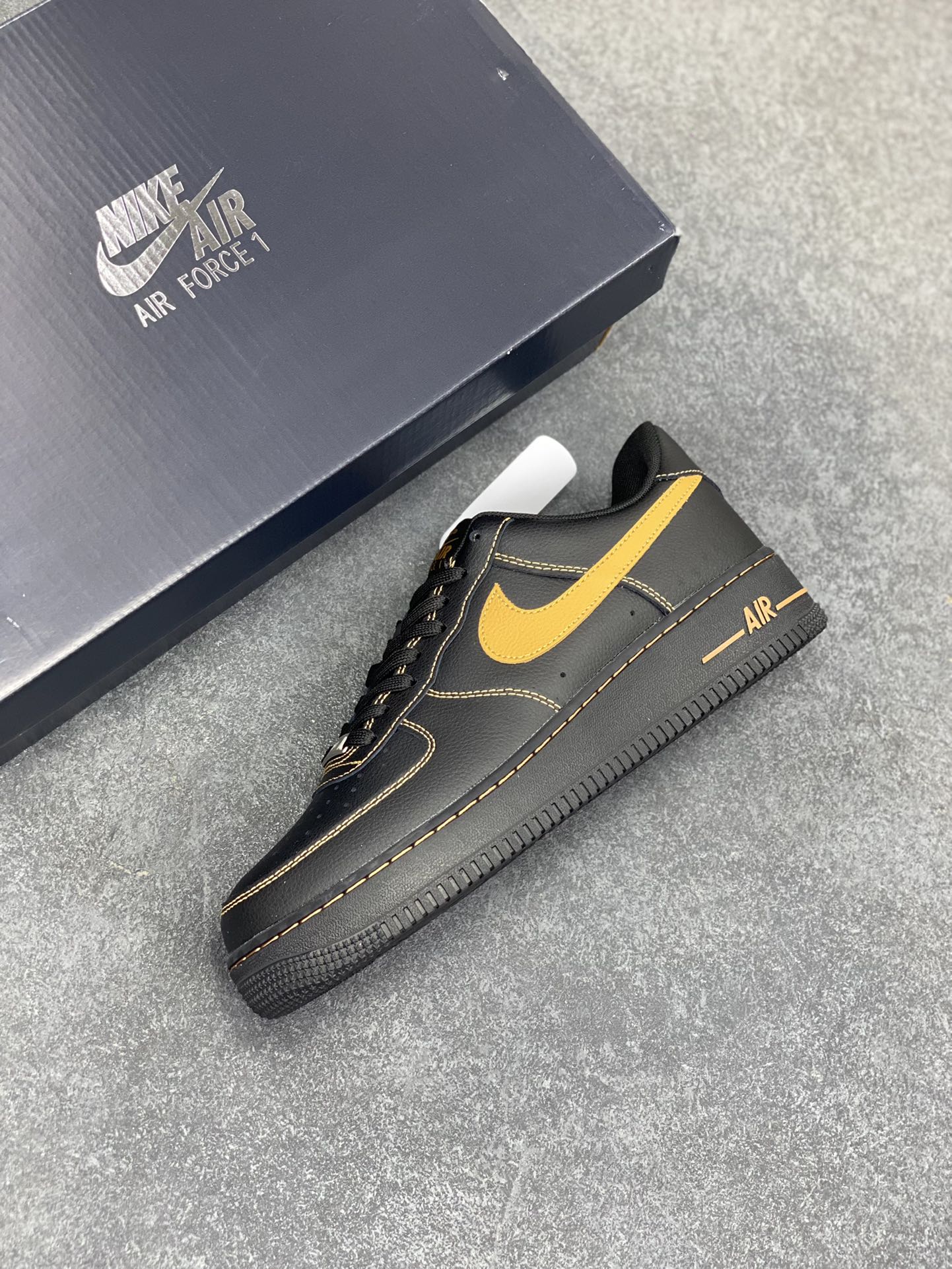 图片[7]-Nike Air Force 1 Low 黑黄 原楦头原纸板 打造纯正空军版型 专注外贸渠道 全掌内置蜂窝气垫 原盒配件 原厂中底钢印、拉帮完美 货号：HQ2037-003 尺码：36 36.5 37.5 38 38.5 39 40 40.5 41 42 42.5 43 44 44.5 45-选品中心