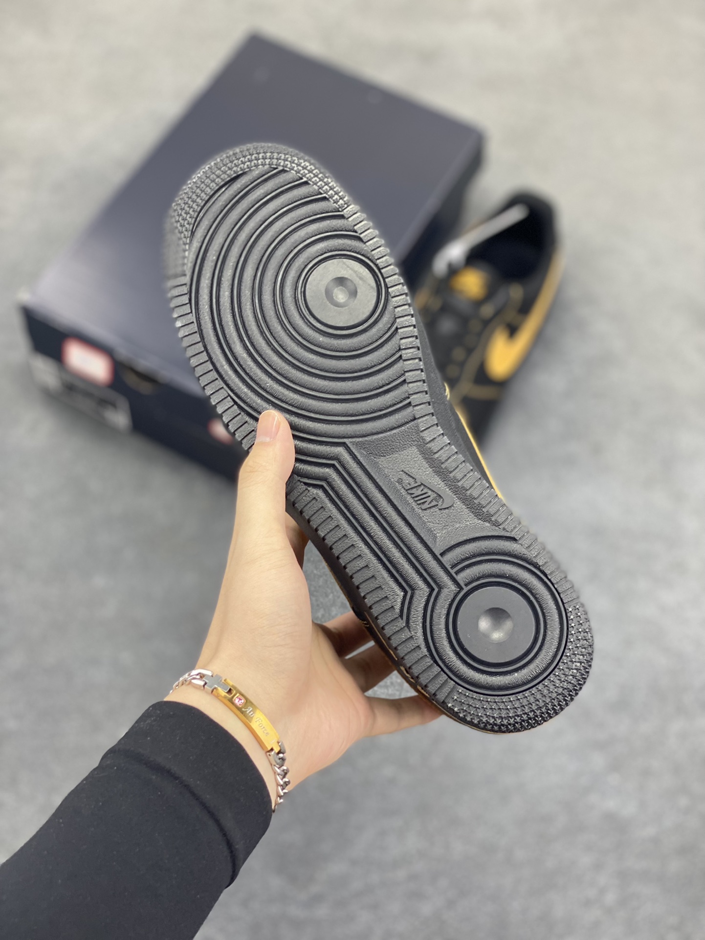 图片[5]-Nike Air Force 1 Low 黑黄 原楦头原纸板 打造纯正空军版型 专注外贸渠道 全掌内置蜂窝气垫 原盒配件 原厂中底钢印、拉帮完美 货号：HQ2037-003 尺码：36 36.5 37.5 38 38.5 39 40 40.5 41 42 42.5 43 44 44.5 45-选品中心