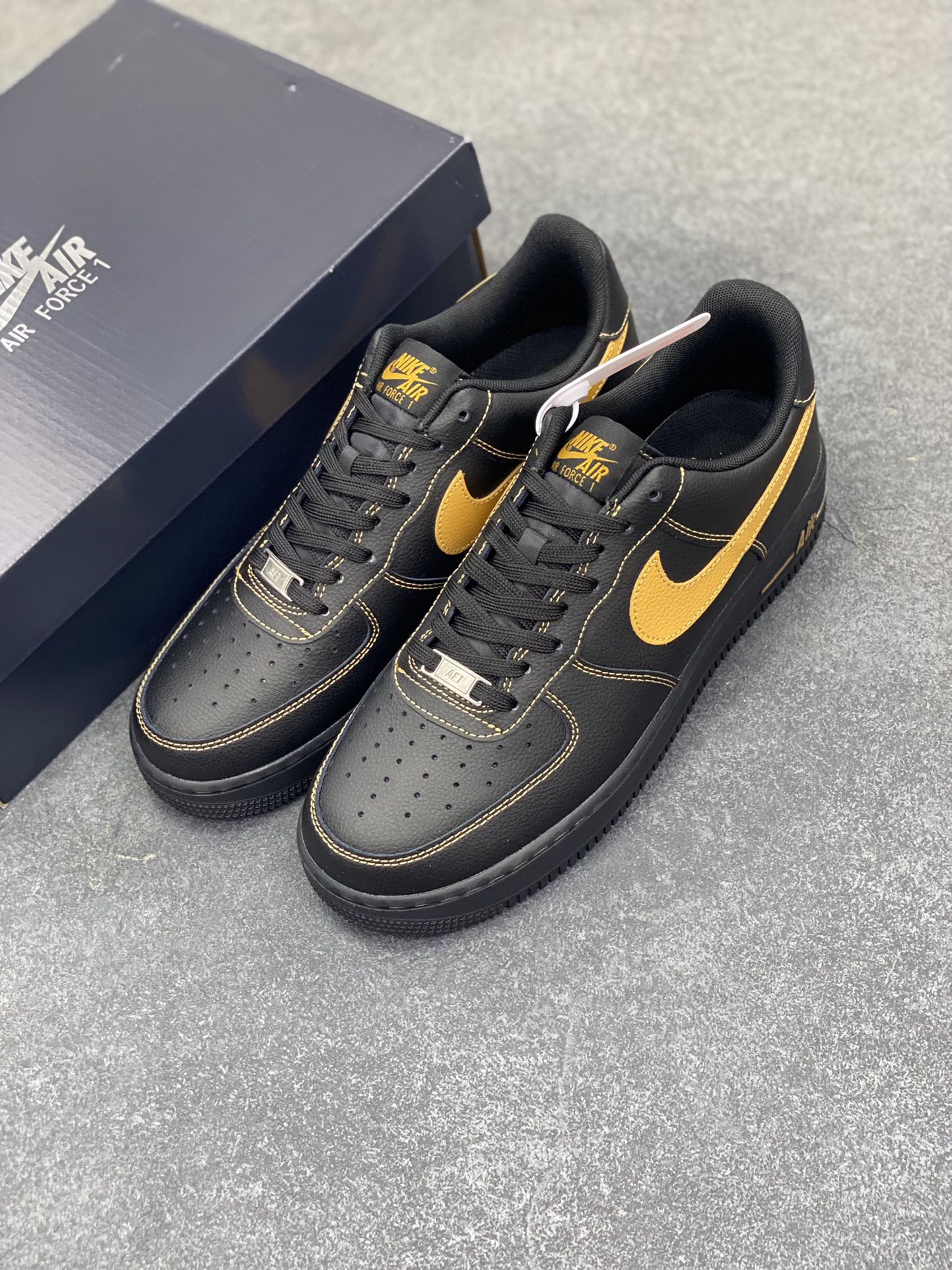 图片[8]-Nike Air Force 1 Low 黑黄 原楦头原纸板 打造纯正空军版型 专注外贸渠道 全掌内置蜂窝气垫 原盒配件 原厂中底钢印、拉帮完美 货号：HQ2037-003 尺码：36 36.5 37.5 38 38.5 39 40 40.5 41 42 42.5 43 44 44.5 45-选品中心