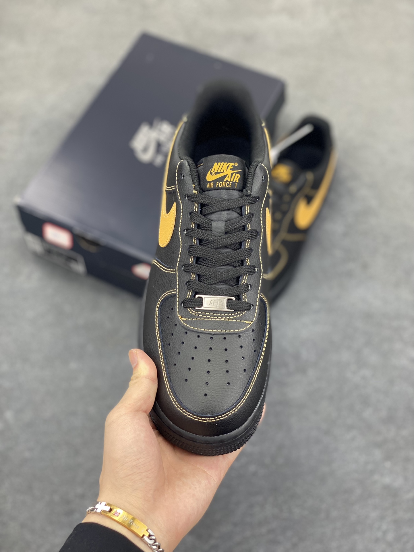 图片[2]-Nike Air Force 1 Low 黑黄 原楦头原纸板 打造纯正空军版型 专注外贸渠道 全掌内置蜂窝气垫 原盒配件 原厂中底钢印、拉帮完美 货号：HQ2037-003 尺码：36 36.5 37.5 38 38.5 39 40 40.5 41 42 42.5 43 44 44.5 45-选品中心