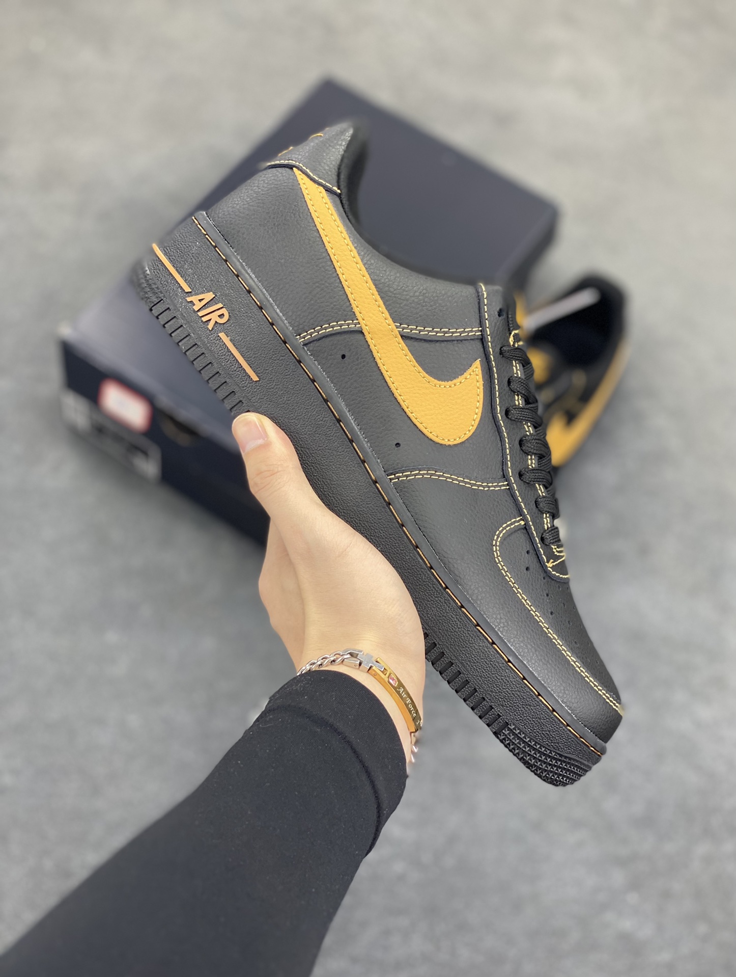 Nike Air Force 1 Low 黑黄 原楦头原纸板 打造纯正空军版型 专注外贸渠道 全掌内置蜂窝气垫 原盒配件 原厂中底钢印、拉帮完美 货号：HQ2037-003 尺码：36 36.5 37.5 38 38.5 39 40 40.5 41 42 42.5 43 44 44.5 45-选品中心