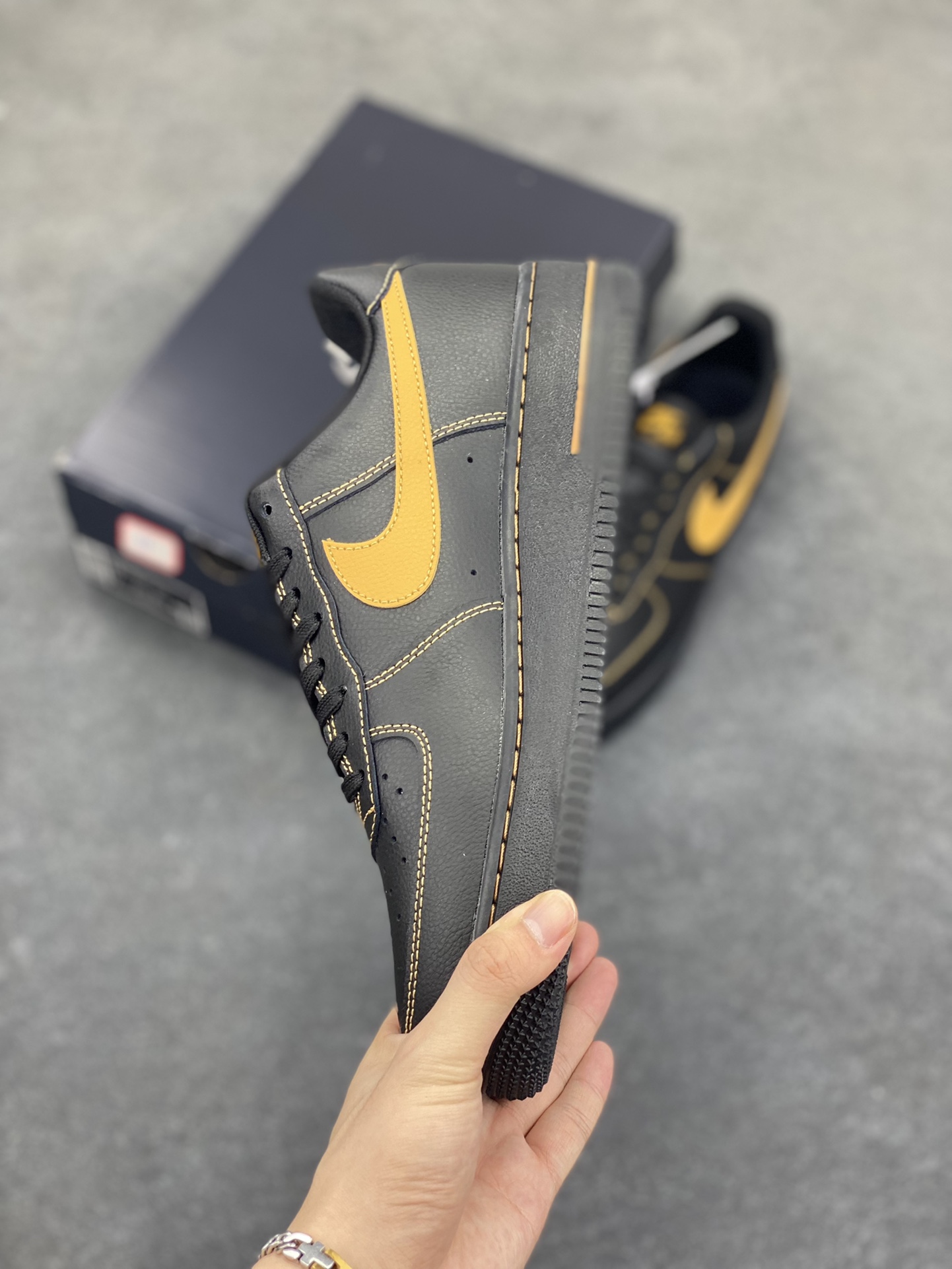图片[3]-Nike Air Force 1 Low 黑黄 原楦头原纸板 打造纯正空军版型 专注外贸渠道 全掌内置蜂窝气垫 原盒配件 原厂中底钢印、拉帮完美 货号：HQ2037-003 尺码：36 36.5 37.5 38 38.5 39 40 40.5 41 42 42.5 43 44 44.5 45-选品中心