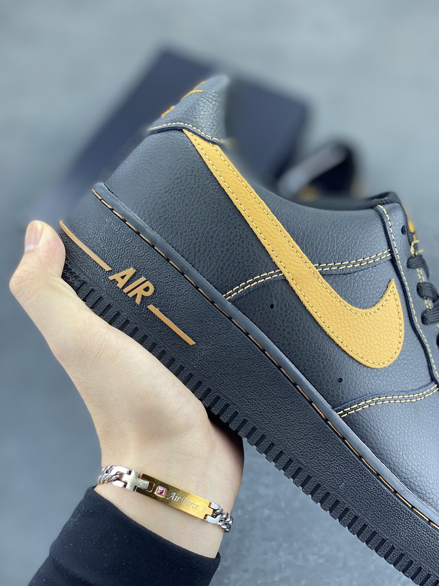 图片[6]-Nike Air Force 1 Low 黑黄 原楦头原纸板 打造纯正空军版型 专注外贸渠道 全掌内置蜂窝气垫 原盒配件 原厂中底钢印、拉帮完美 货号：HQ2037-003 尺码：36 36.5 37.5 38 38.5 39 40 40.5 41 42 42.5 43 44 44.5 45-选品中心
