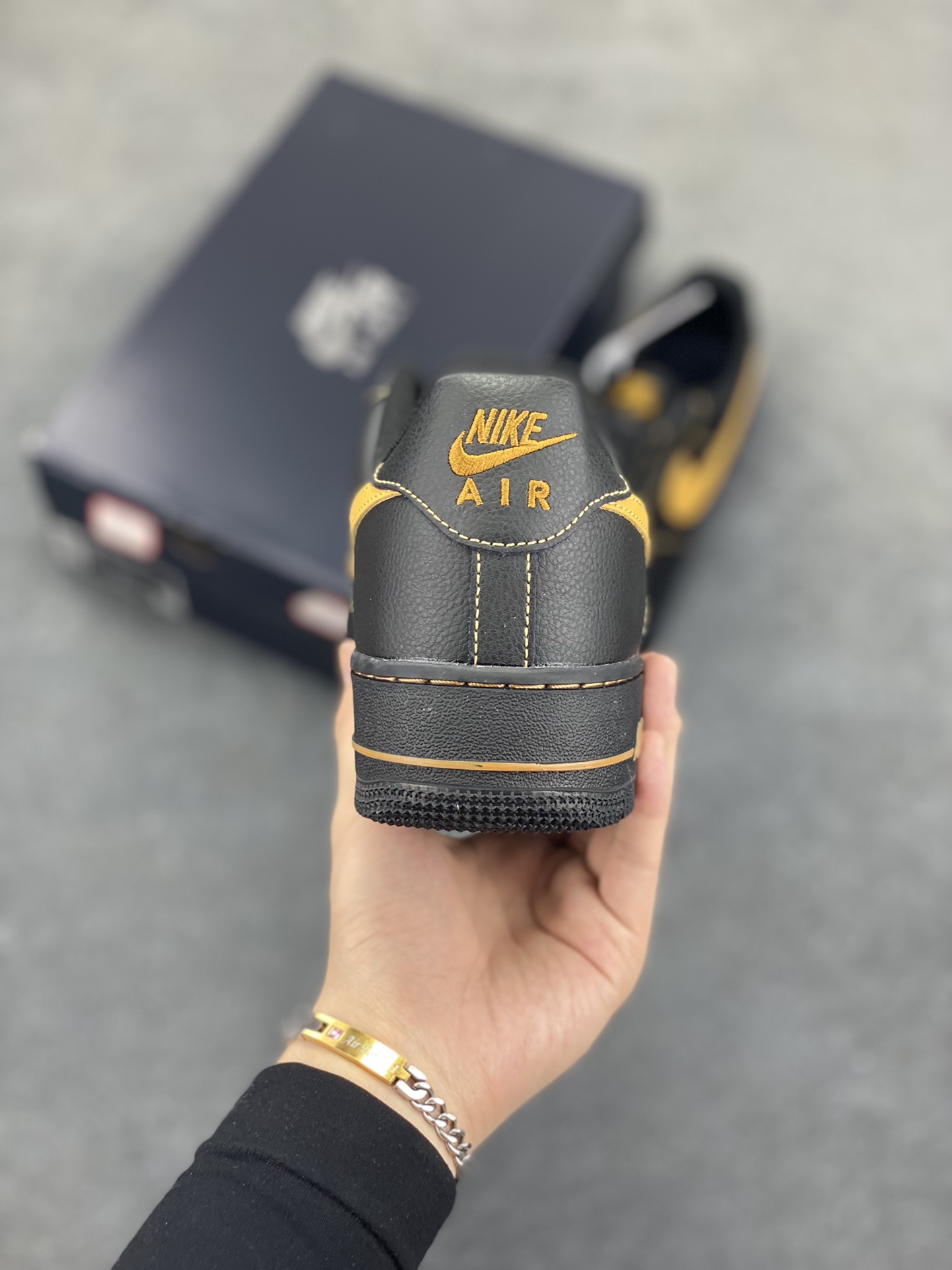 图片[4]-Nike Air Force 1 Low 黑黄 原楦头原纸板 打造纯正空军版型 专注外贸渠道 全掌内置蜂窝气垫 原盒配件 原厂中底钢印、拉帮完美 货号：HQ2037-003 尺码：36 36.5 37.5 38 38.5 39 40 40.5 41 42 42.5 43 44 44.5 45-选品中心