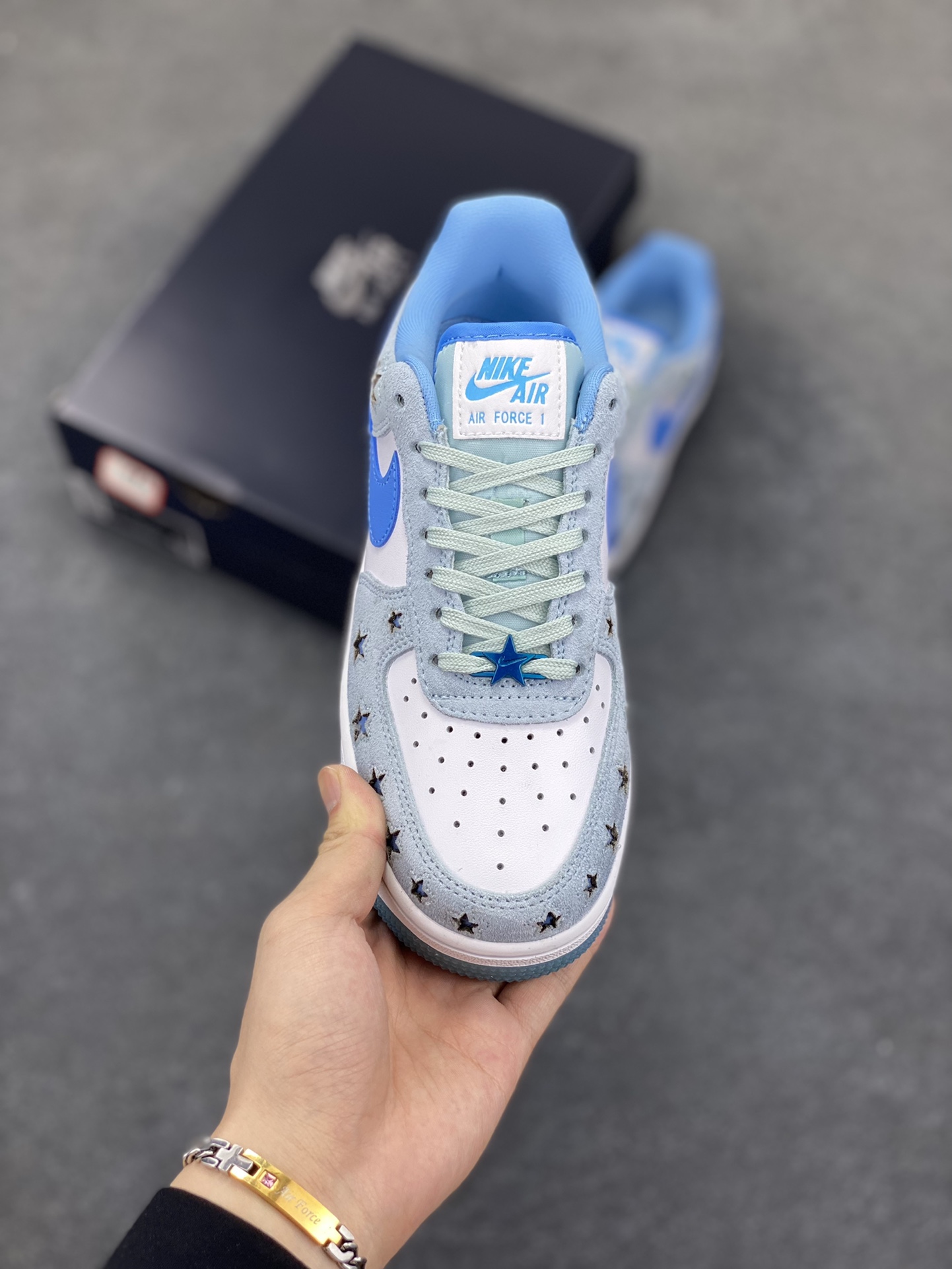 图片[2]-Nike Air Force 1 Low 翻毛星星蓝 原楦头原纸板 打造纯正空军版型 专注外贸渠道 全掌内置蜂窝气垫 原盒配件 原厂中底钢印、拉帮完美 货号：HQ8051-400 尺码：35.5 36 36.5 37.5 38 38.5 39 40 40.5 41 42 42.5 43 44 44.5 45-选品中心