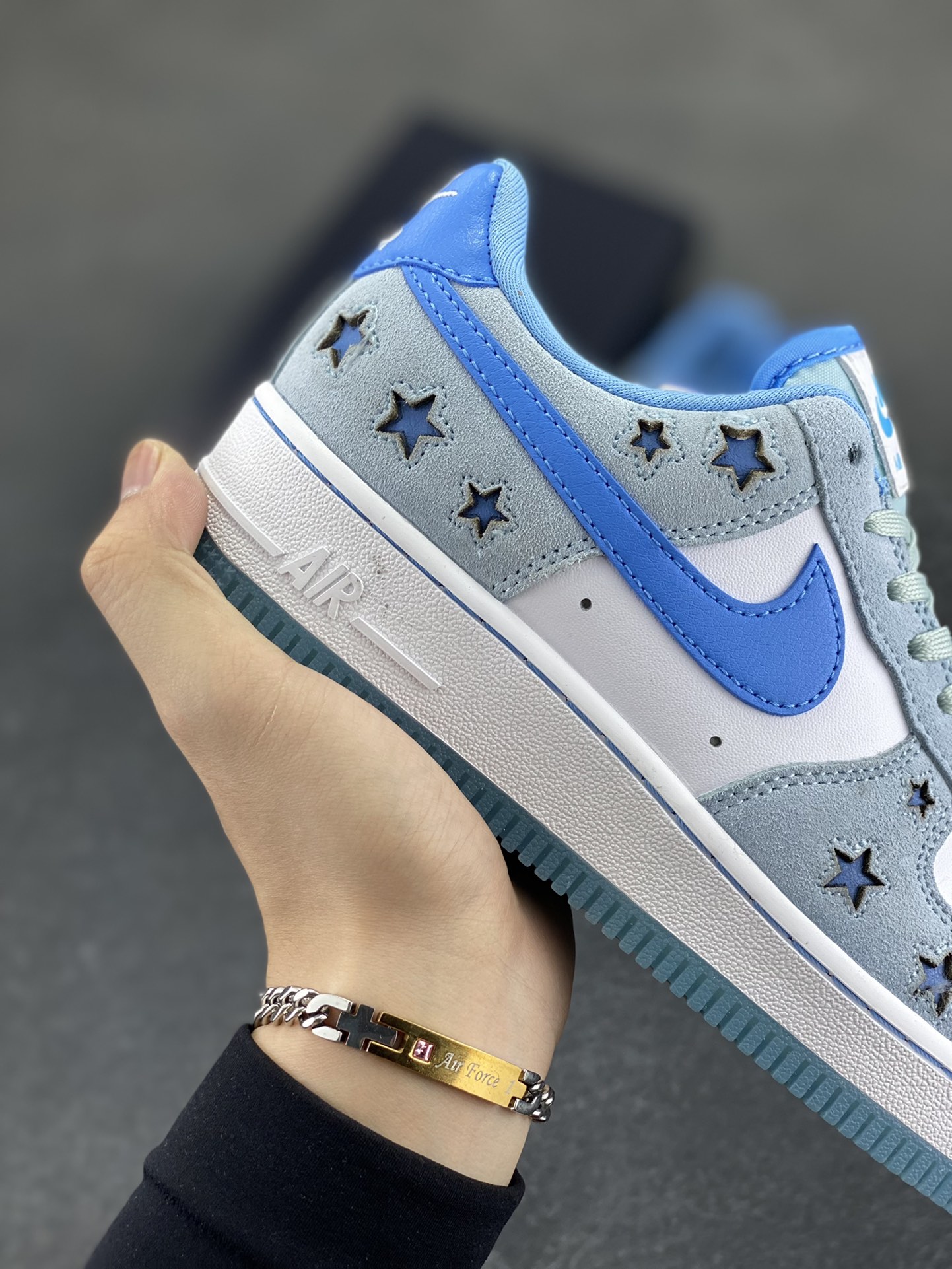图片[6]-Nike Air Force 1 Low 翻毛星星蓝 原楦头原纸板 打造纯正空军版型 专注外贸渠道 全掌内置蜂窝气垫 原盒配件 原厂中底钢印、拉帮完美 货号：HQ8051-400 尺码：35.5 36 36.5 37.5 38 38.5 39 40 40.5 41 42 42.5 43 44 44.5 45-选品中心