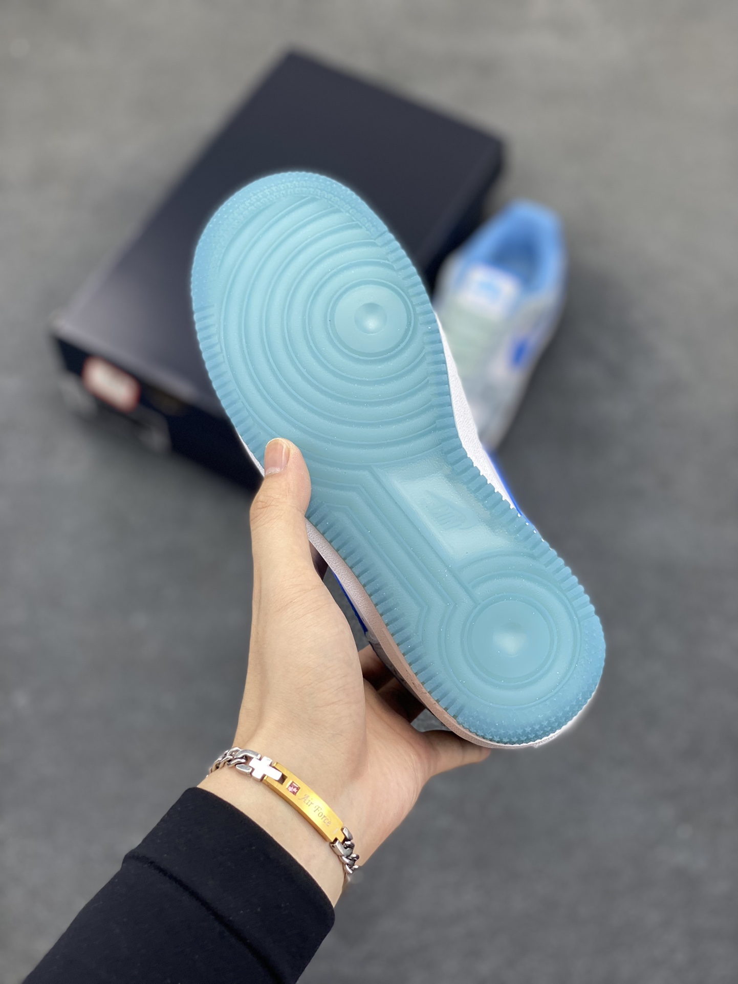 图片[5]-Nike Air Force 1 Low 翻毛星星蓝 原楦头原纸板 打造纯正空军版型 专注外贸渠道 全掌内置蜂窝气垫 原盒配件 原厂中底钢印、拉帮完美 货号：HQ8051-400 尺码：35.5 36 36.5 37.5 38 38.5 39 40 40.5 41 42 42.5 43 44 44.5 45-选品中心