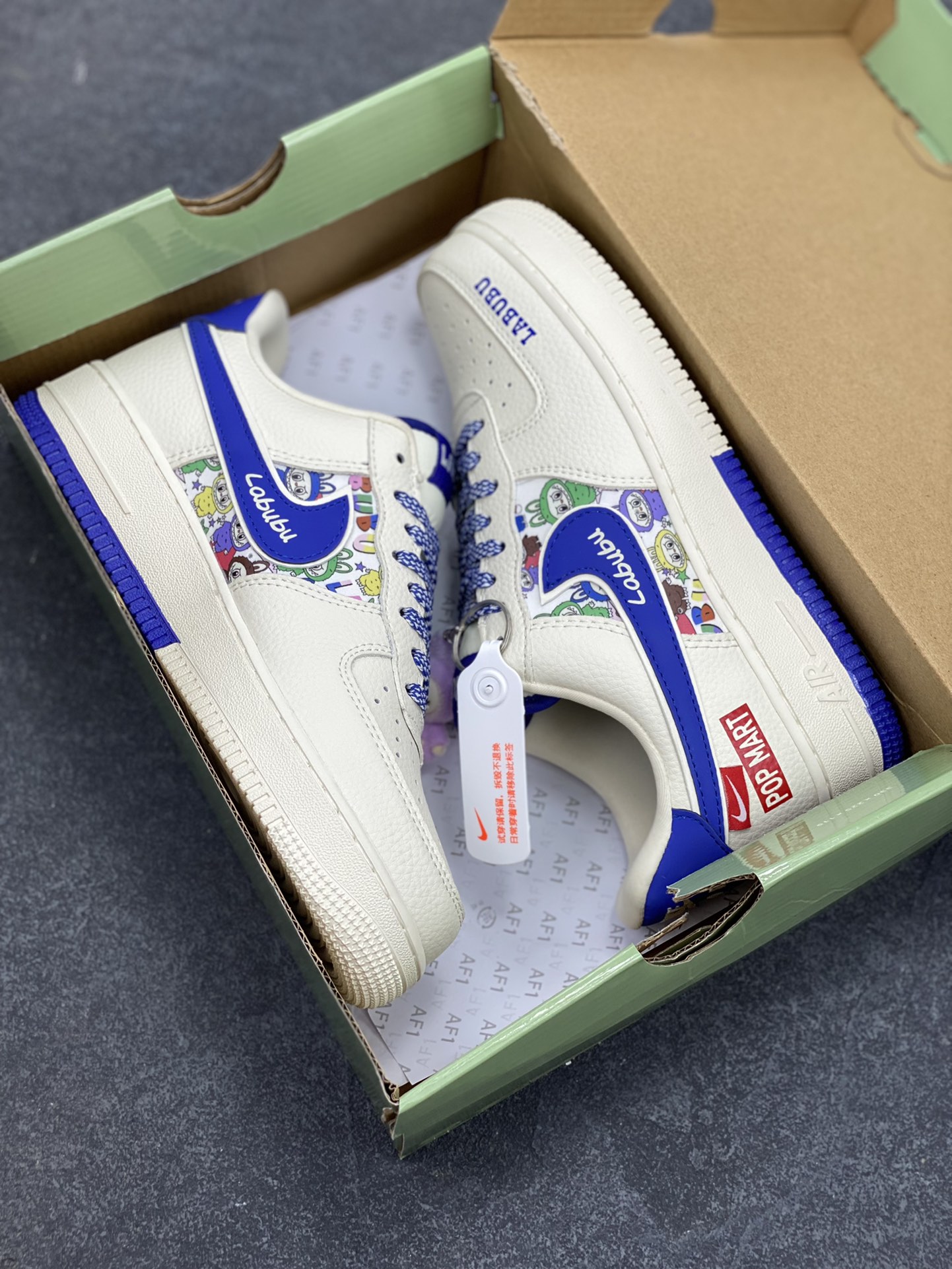 图片[9]-Nike Air Force 1 \’07 Low “Labubu拉布布联名”空军一号 低帮 运动鞋 休闲鞋 折边针车 工艺难度大 原楦头原纸板 原装鞋盒 定制五金配件 内置全掌气垫 原厂鞋底 货号：KJ1688-011 尺码：36 36.5 37.5 38 38.5 39 40 40.5 41 42 42.5 43 44 44.5 45-选品中心