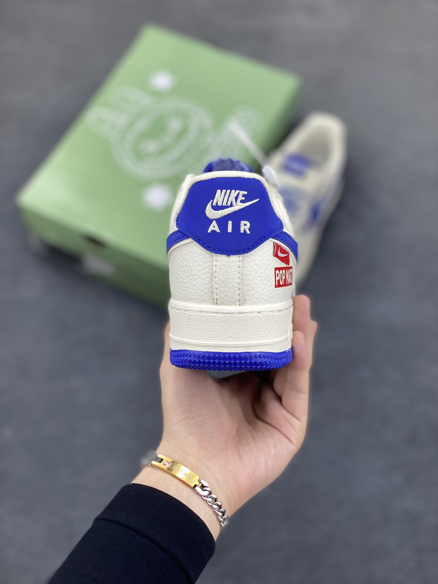 图片[4]-Nike Air Force 1 \’07 Low “Labubu拉布布联名”空军一号 低帮 运动鞋 休闲鞋 折边针车 工艺难度大 原楦头原纸板 原装鞋盒 定制五金配件 内置全掌气垫 原厂鞋底 货号：KJ1688-011 尺码：36 36.5 37.5 38 38.5 39 40 40.5 41 42 42.5 43 44 44.5 45-选品中心