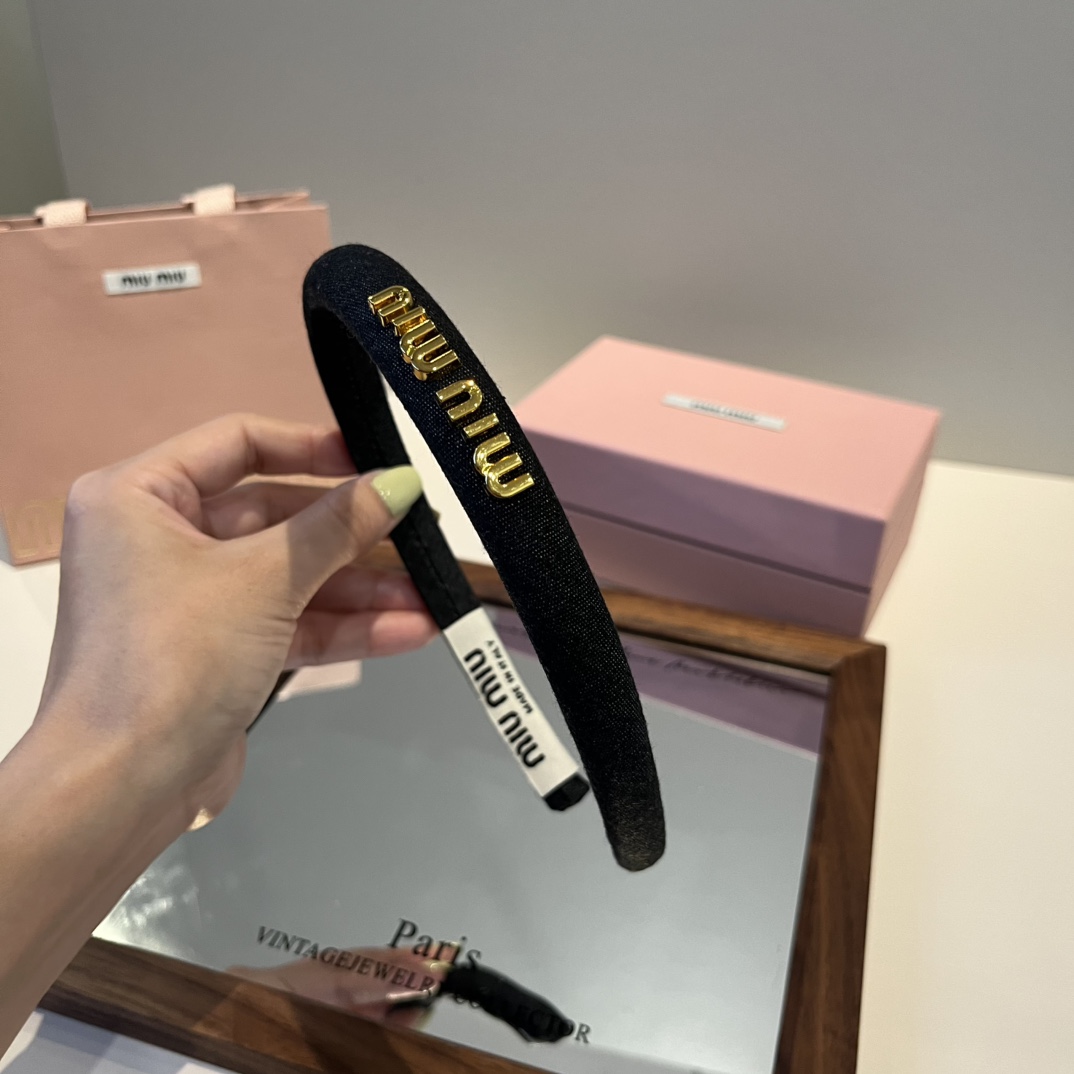 🆕

miumiu缪缪新款发箍
