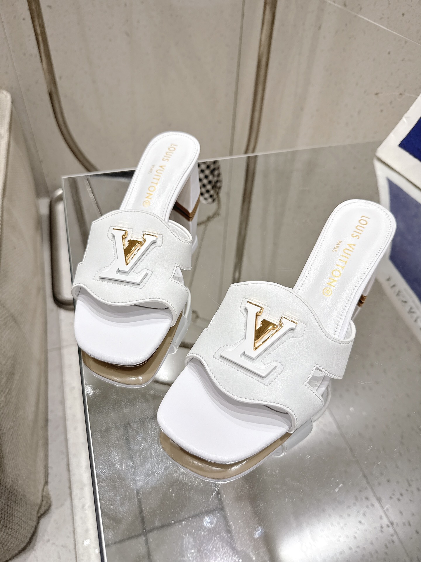 Louis Vuitton Capri Leather Sandal Featuring Signature LV Embellishment 9 i1752736304 2994 7