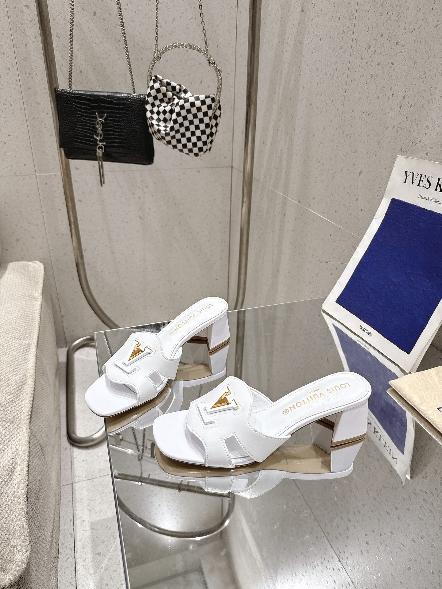 Louis Vuitton Capri Leather Sandal Featuring Signature LV Embellishment 4 i1752736304 6844 2