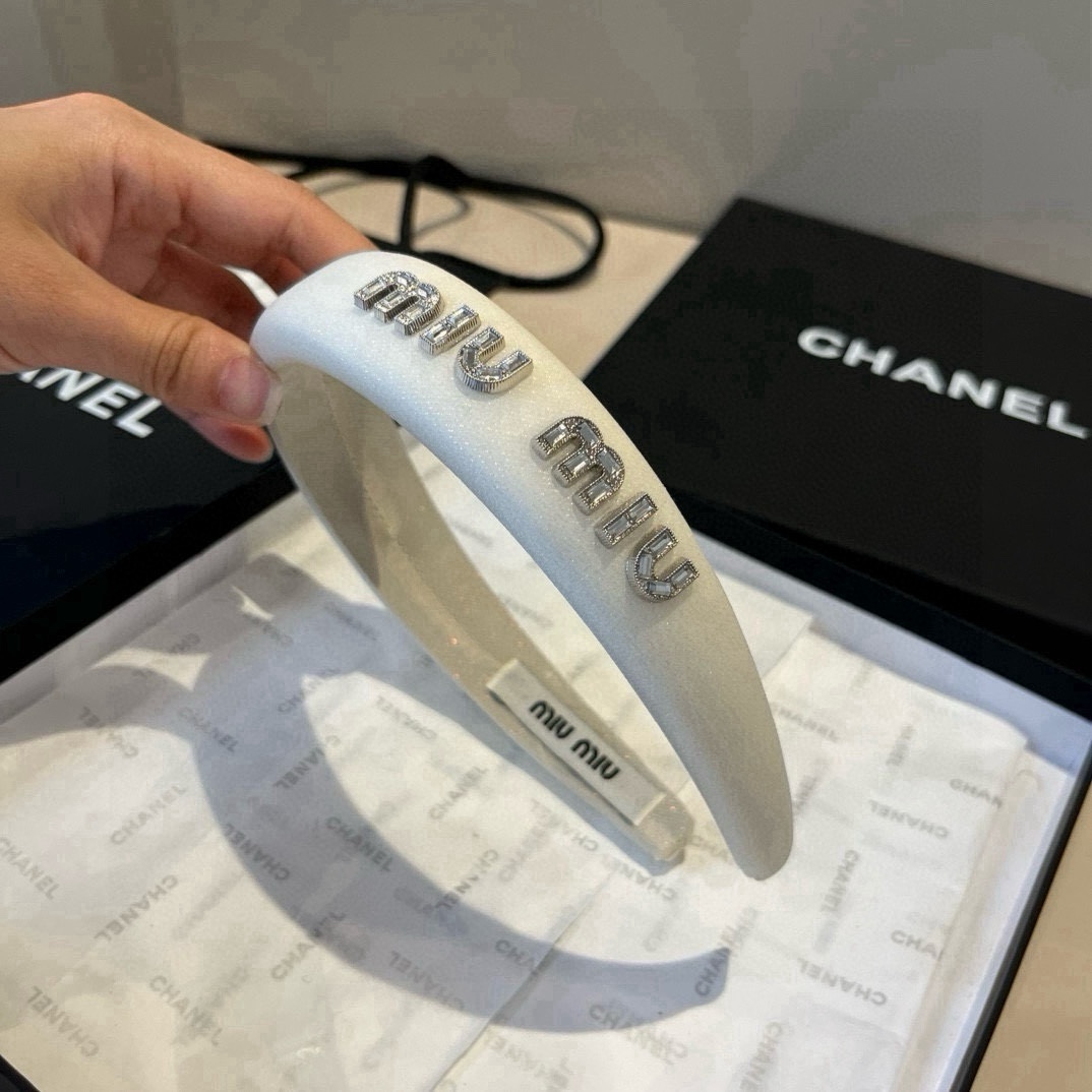 🆕

miumiu缪缪新款发箍