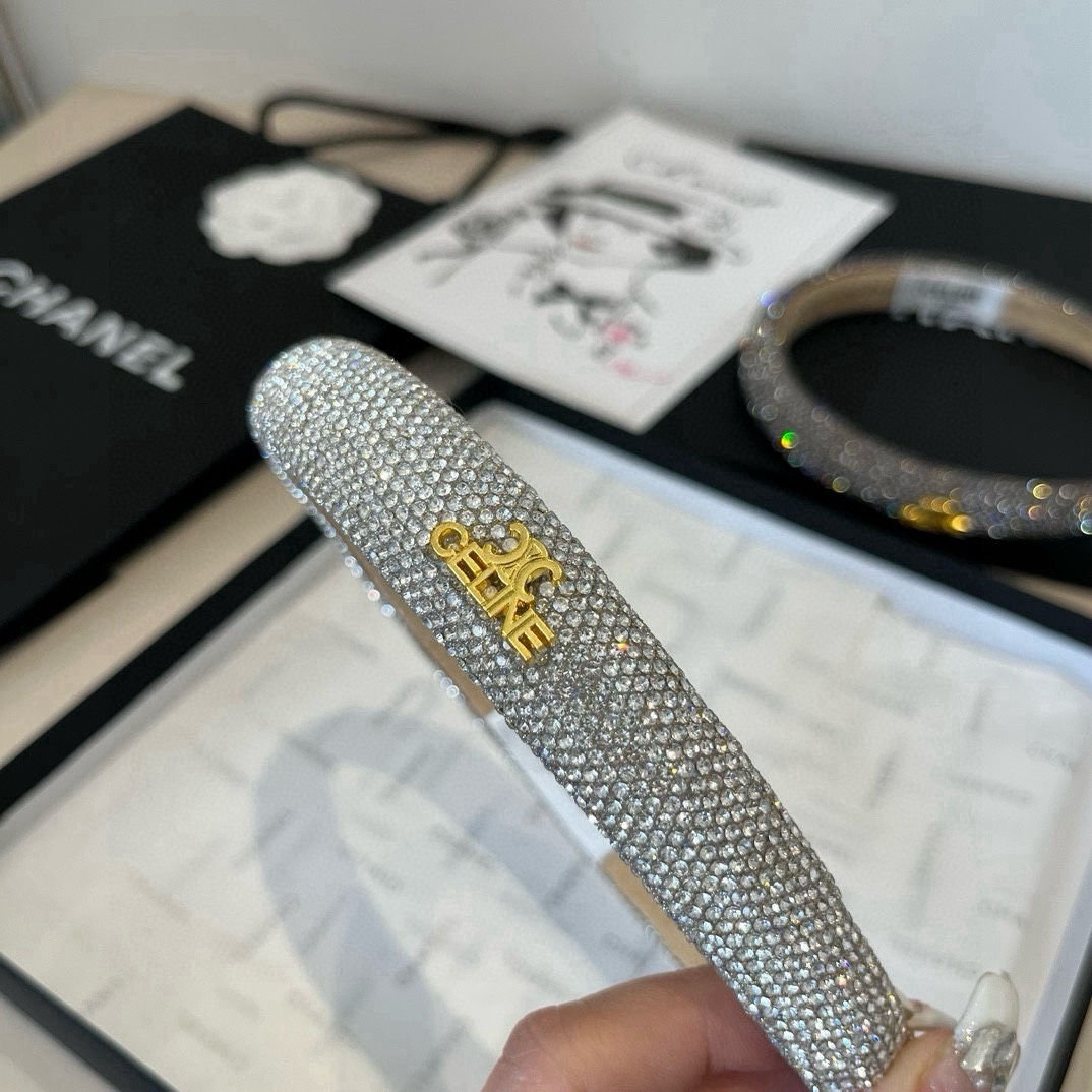 🆕

Celine赛琳新款发箍