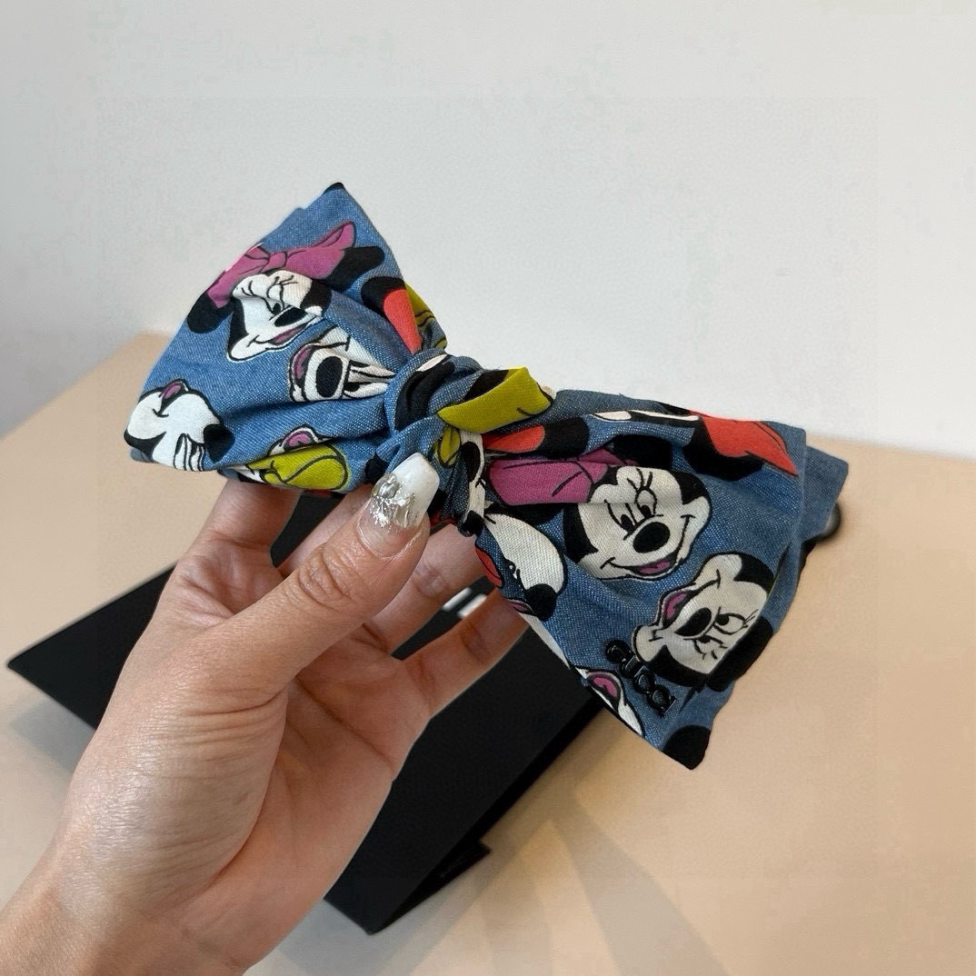 🆕

Gucci古奇发箍、米奇蝴蝶结牛仔头箍