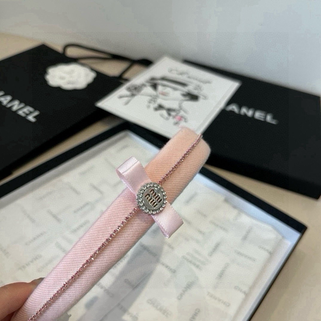 🆕

miumiu缪缪新款发箍