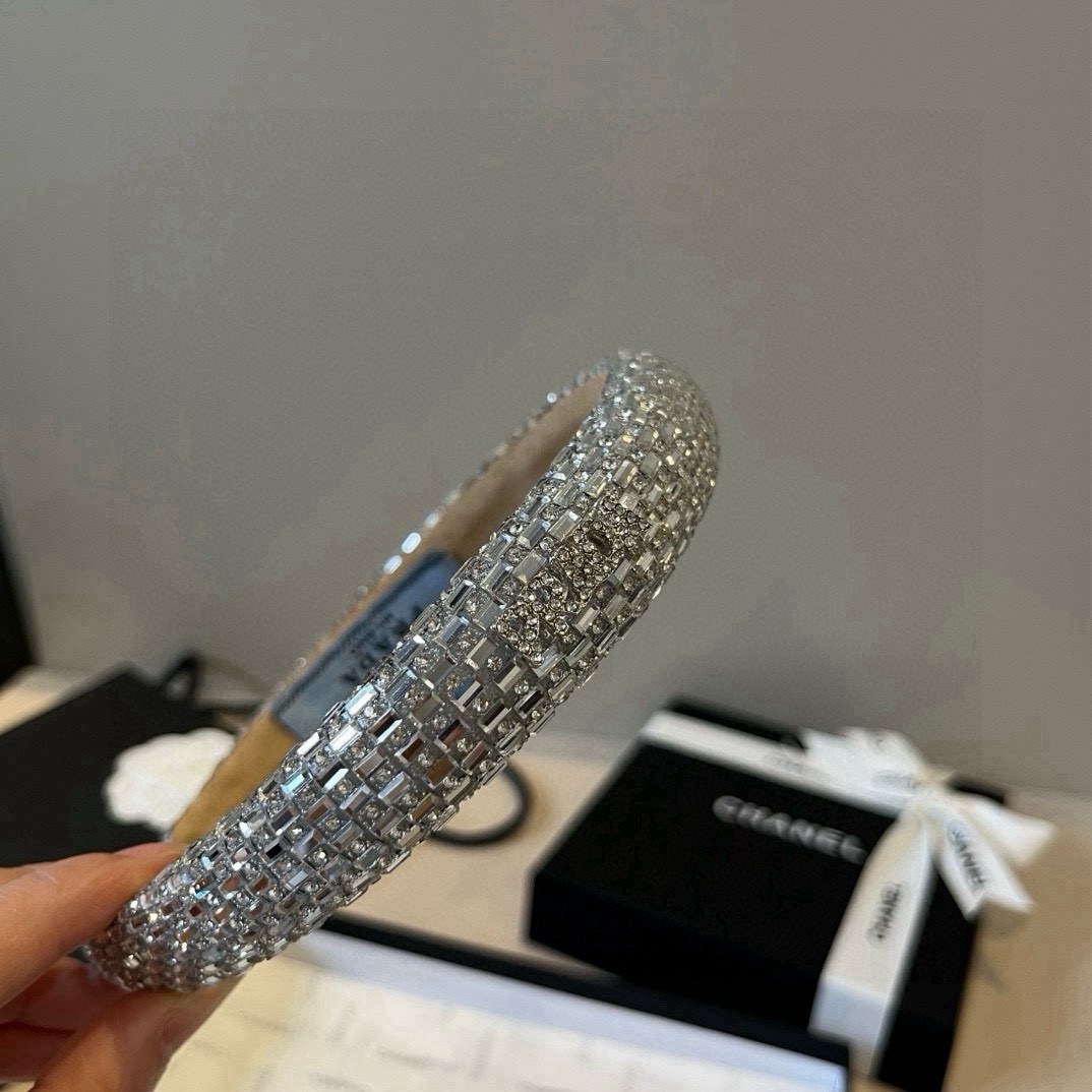 🆕
 
PRADA普拉达发箍
