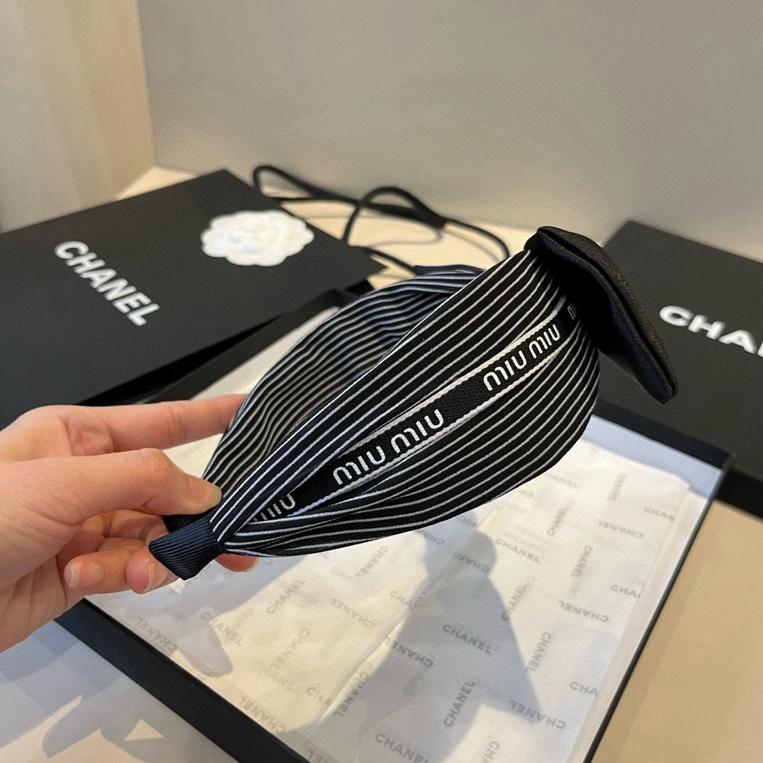 🆕

miumiu缪缪新款发箍