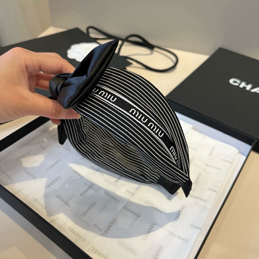 🆕

miumiu缪缪新款发箍