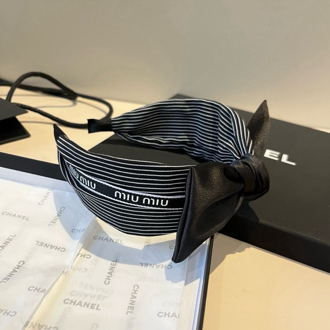 🆕

miumiu缪缪新款发箍