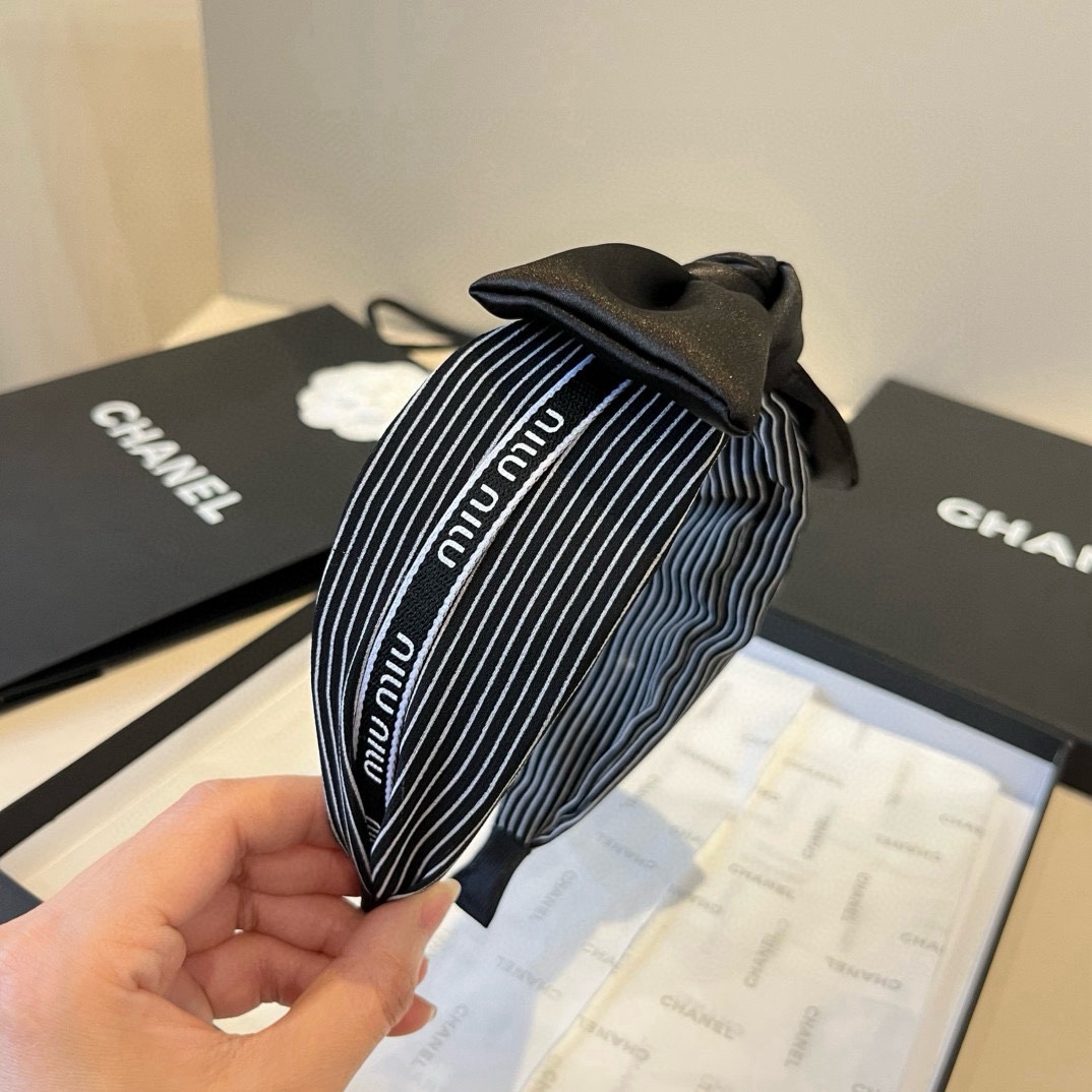 🆕

miumiu缪缪新款发箍