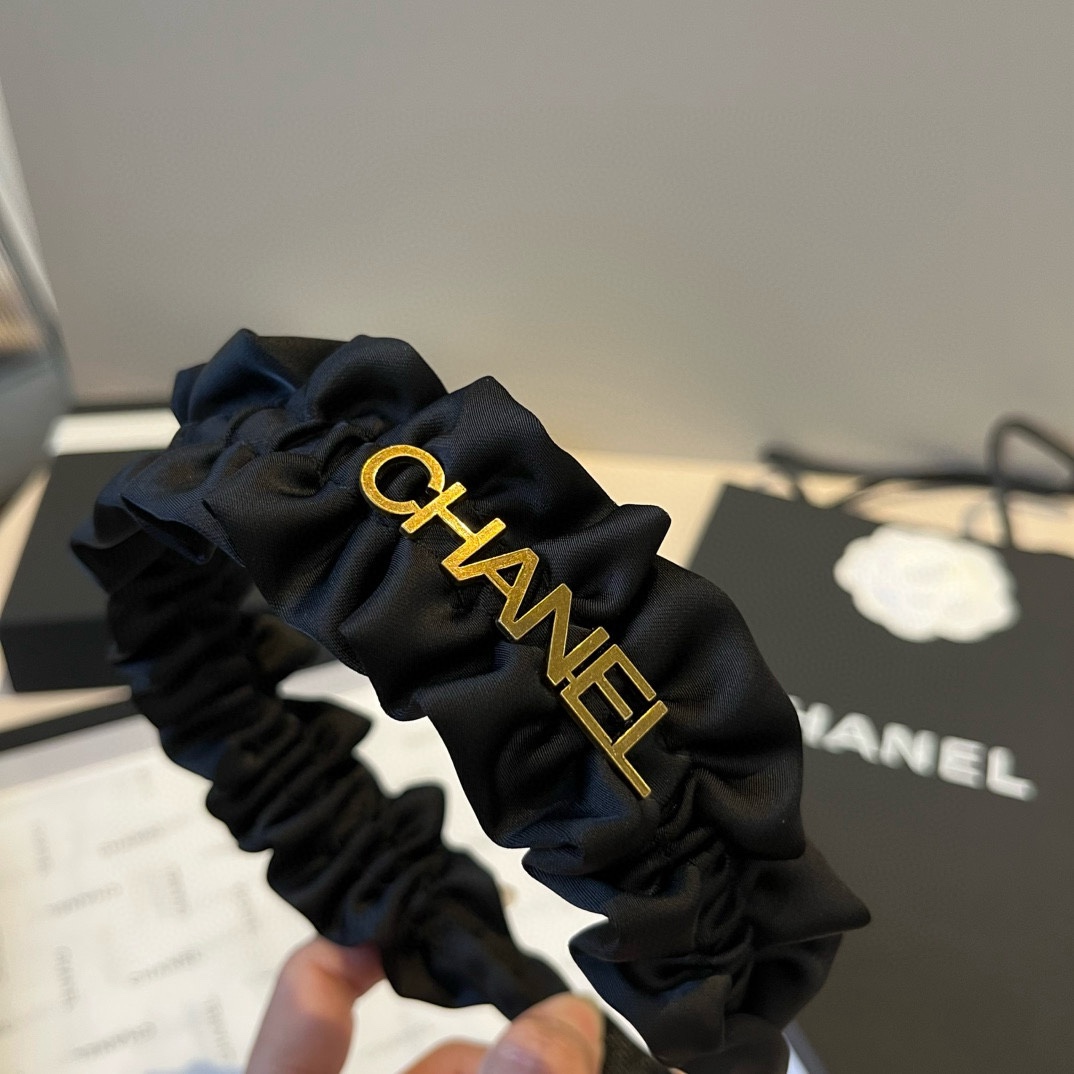 🆕

Chanel香奈儿发箍 经典小香头箍